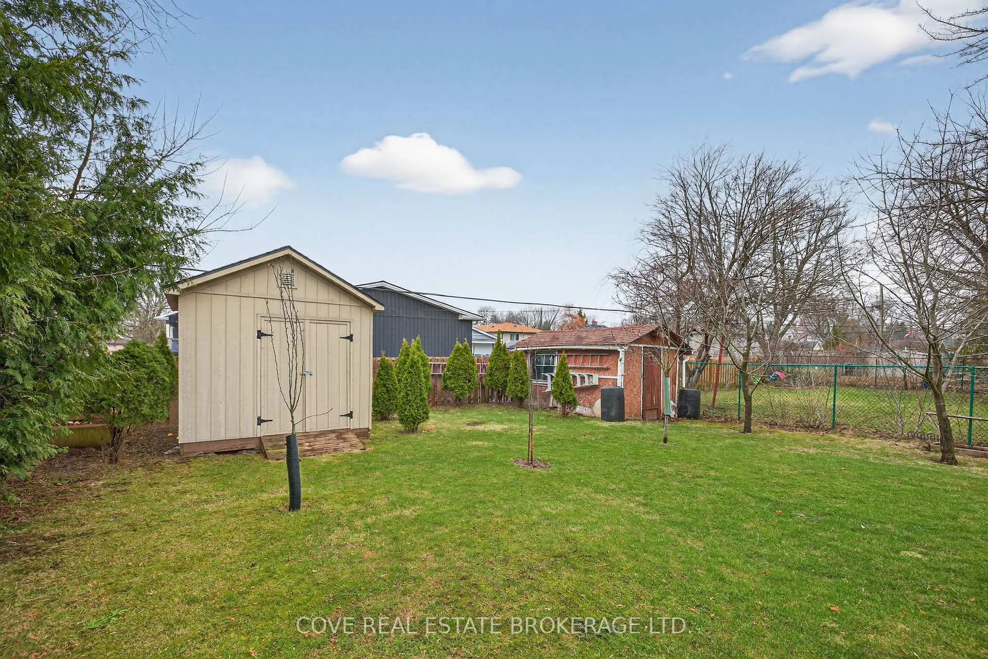 Photo 34 of 999 Willow Drive, London, South Y — HOMEH