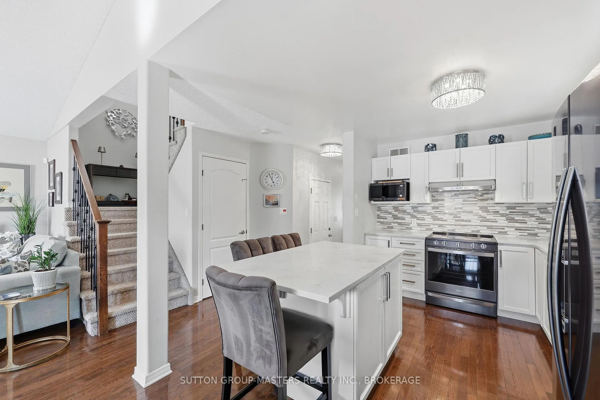Photo 10 of 811 Lotus Avenue, Kingston, Kingston East (Incl Barret Crt) — HOMEH