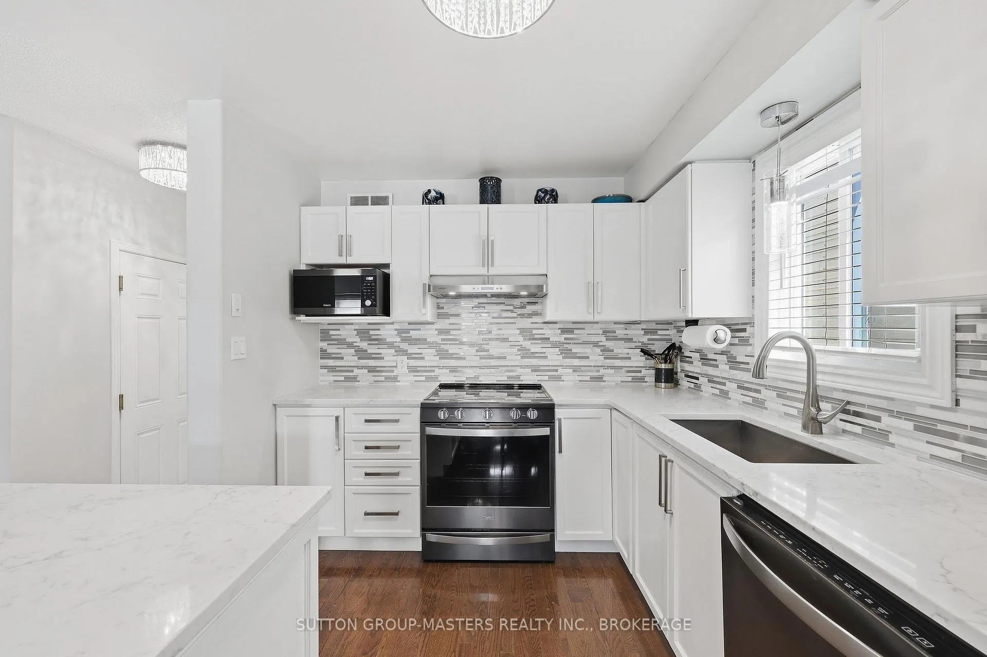 Photo 11 of 811 Lotus Avenue, Kingston, Kingston East (Incl Barret Crt) — HOMEH