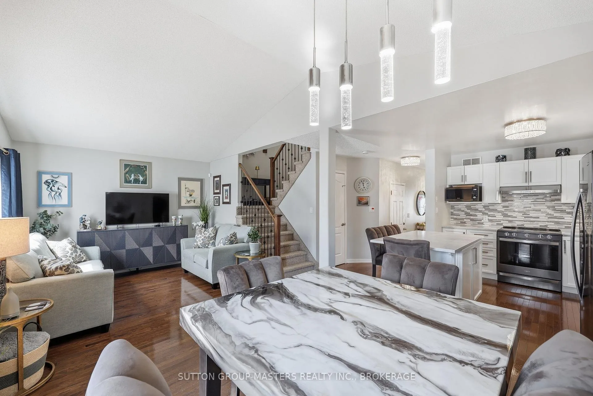 Photo 15 of 811 Lotus Avenue, Kingston, Kingston East (Incl Barret Crt) — HOMEH