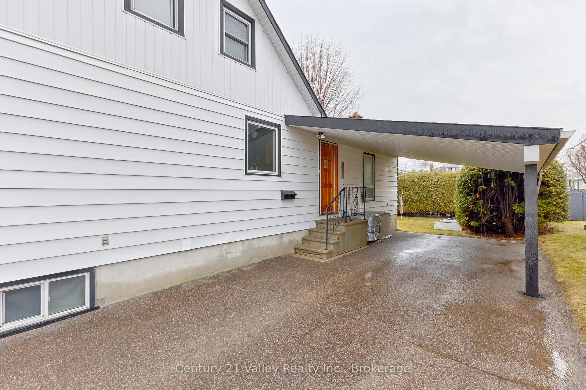 Photo 3 of 78 Graham Avenue, Renfrew — HOMEH
