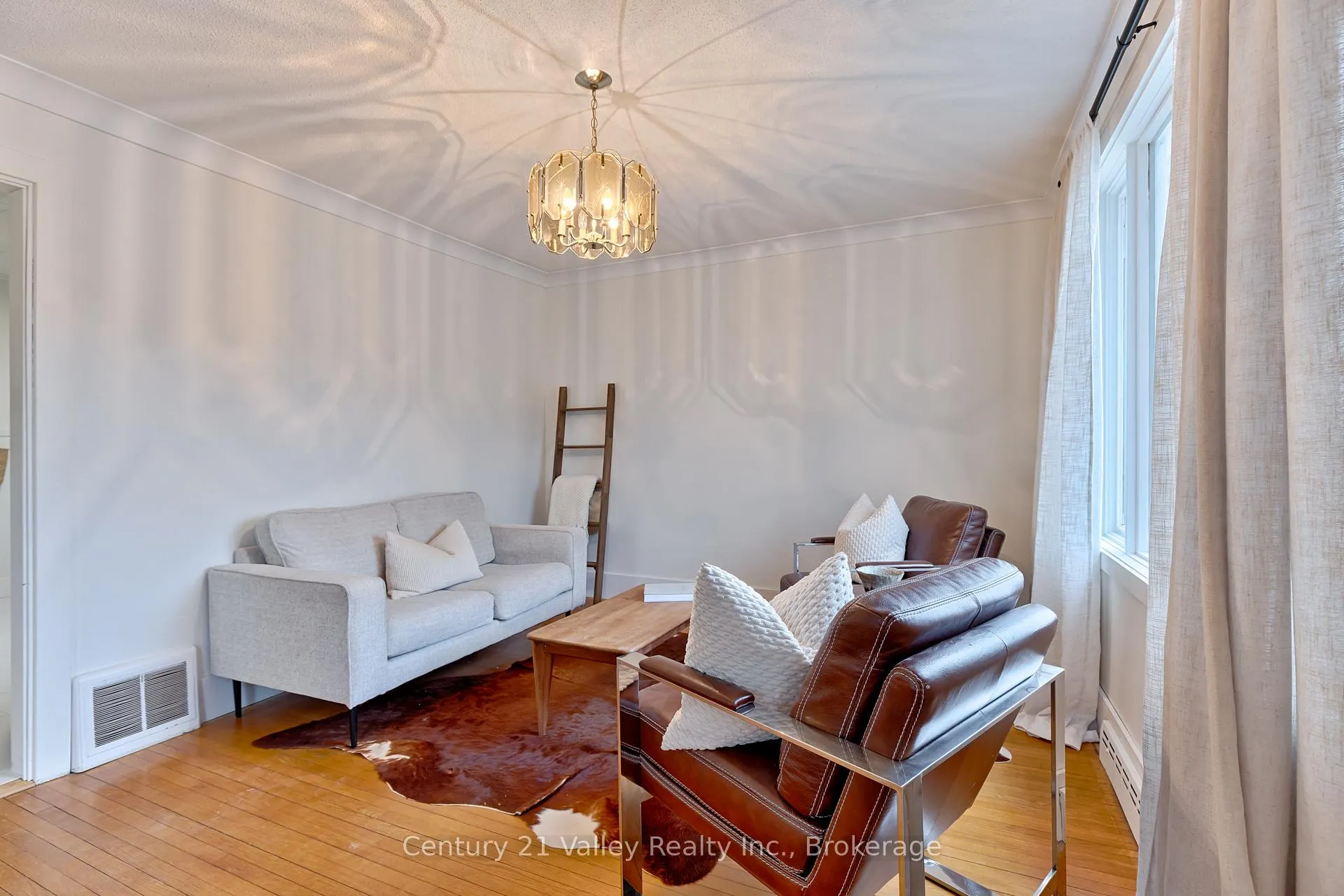 Photo 10 of 78 Graham Avenue, Renfrew — HOMEH