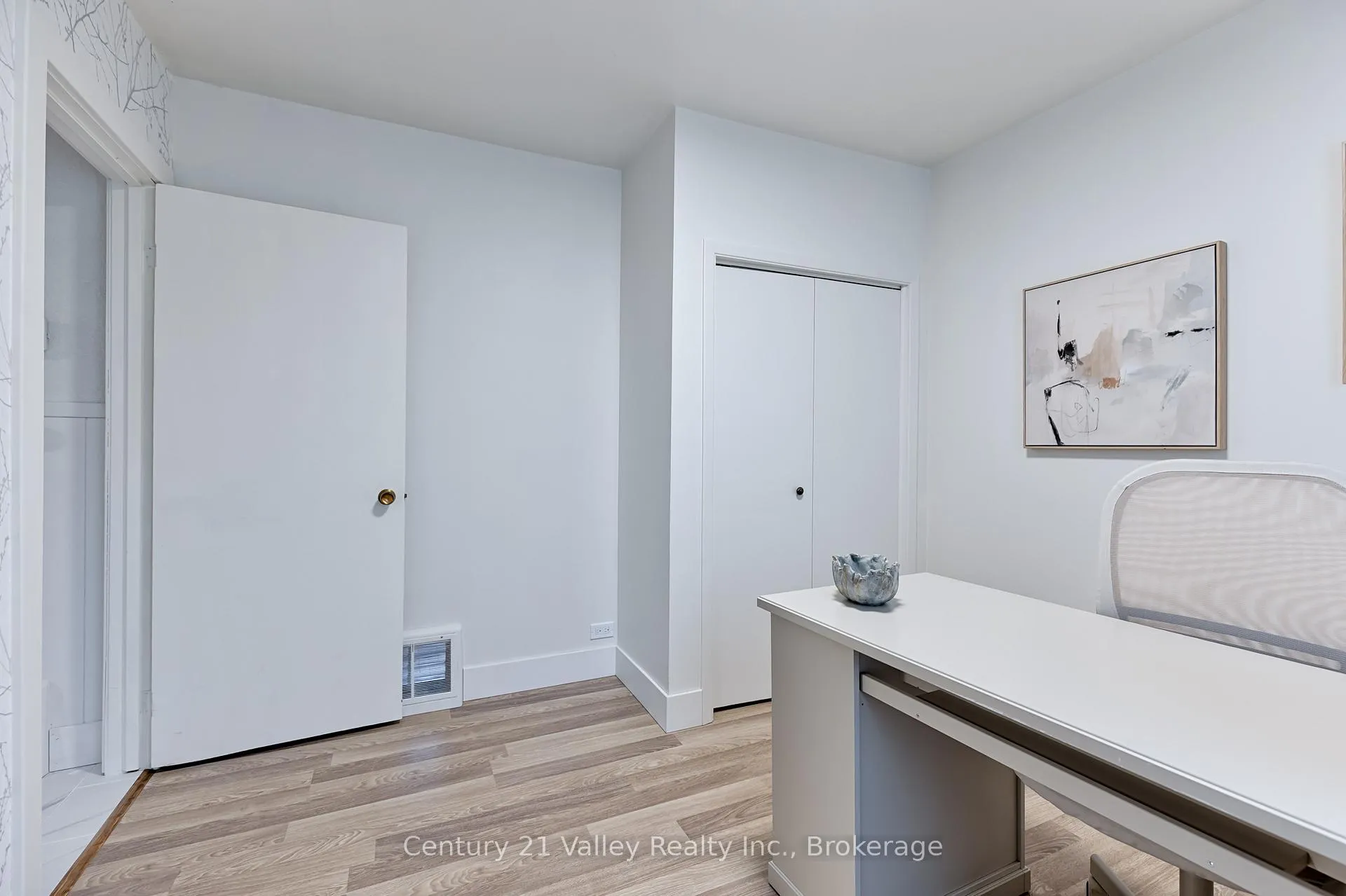 Photo 18 of 78 Graham Avenue, Renfrew — HOMEH