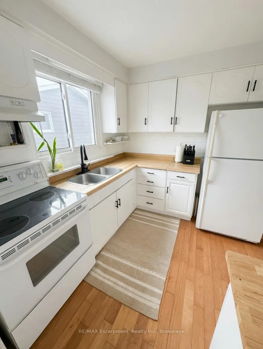 Photo 2 of 8383 Mundare Crescent, Niagara Falls, Chippawa — HOMEH