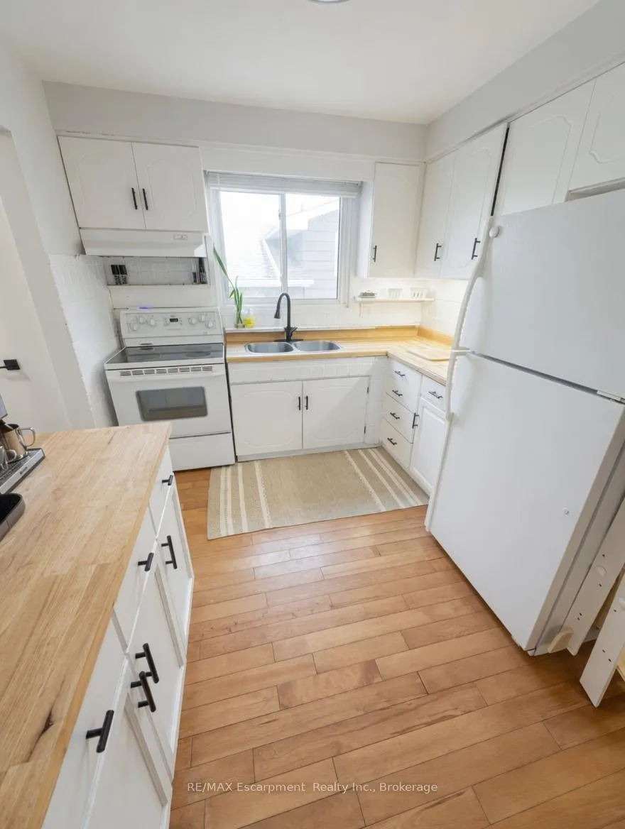Photo 3 of 8383 Mundare Crescent, Niagara Falls, Chippawa — HOMEH