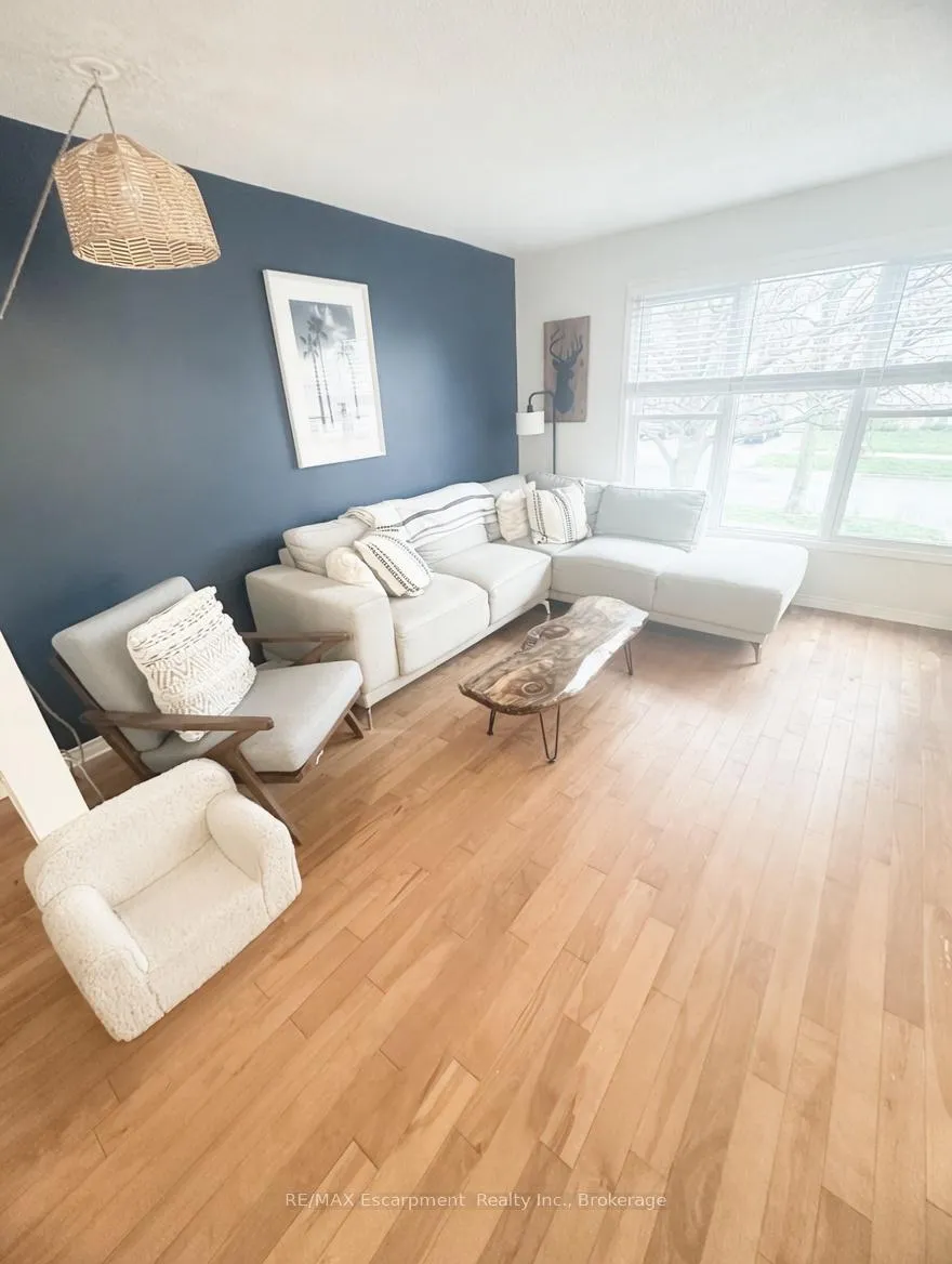 Photo 5 of 8383 Mundare Crescent, Niagara Falls, Chippawa — HOMEH