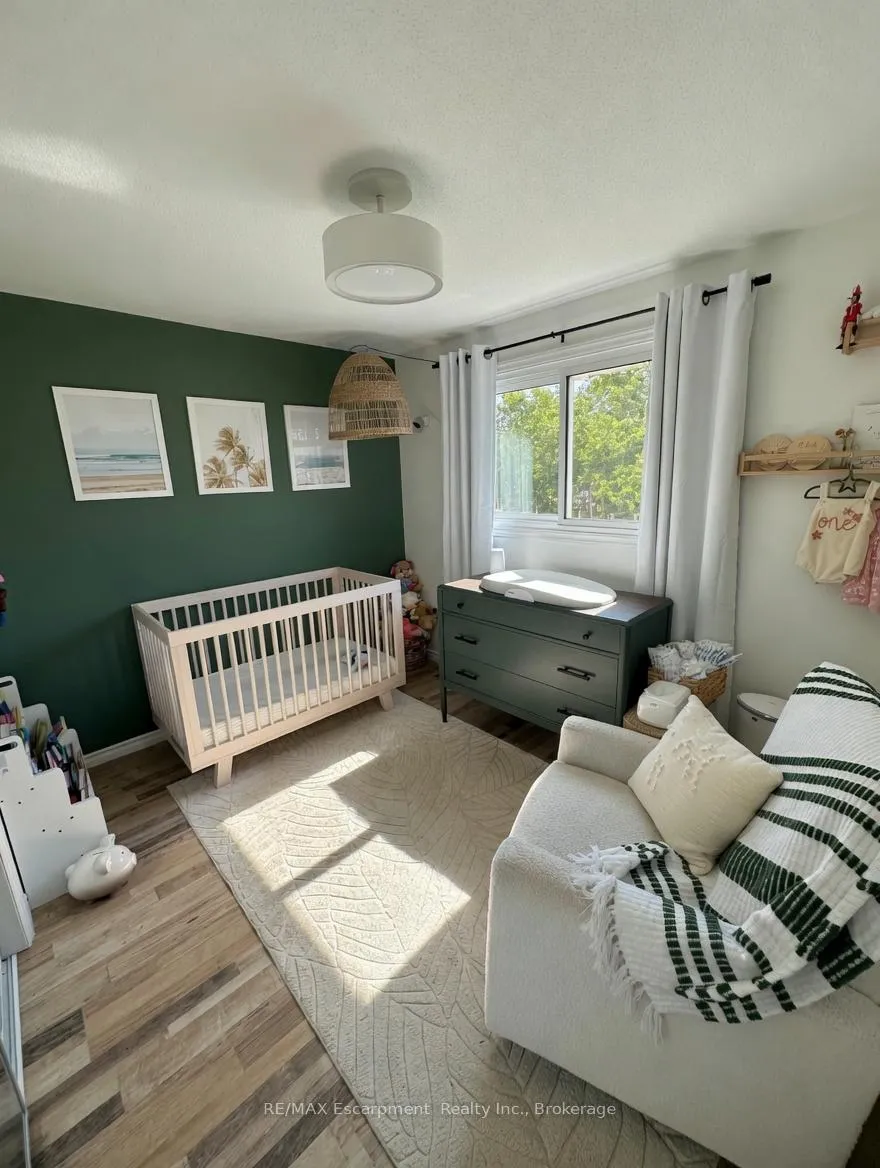 Photo 8 of 8383 Mundare Crescent, Niagara Falls, Chippawa — HOMEH