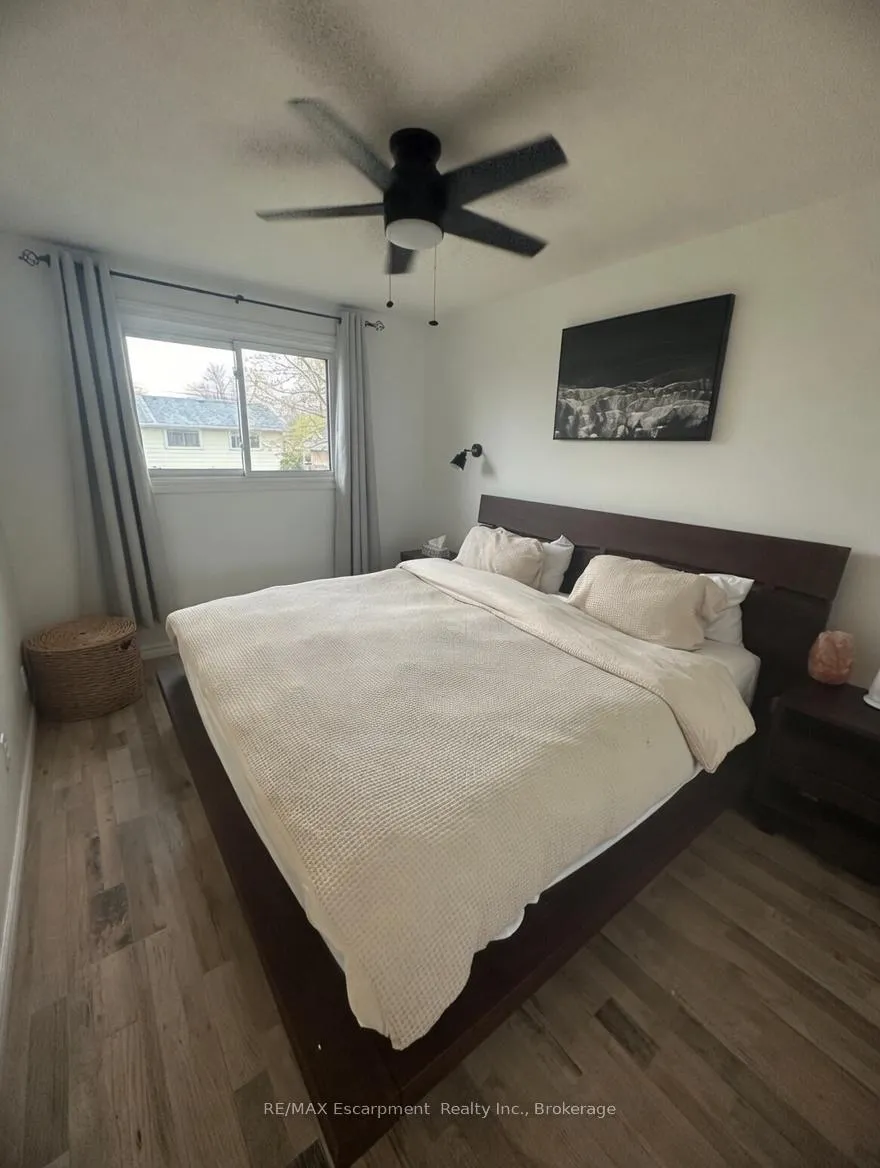 Photo 10 of 8383 Mundare Crescent, Niagara Falls, Chippawa — HOMEH