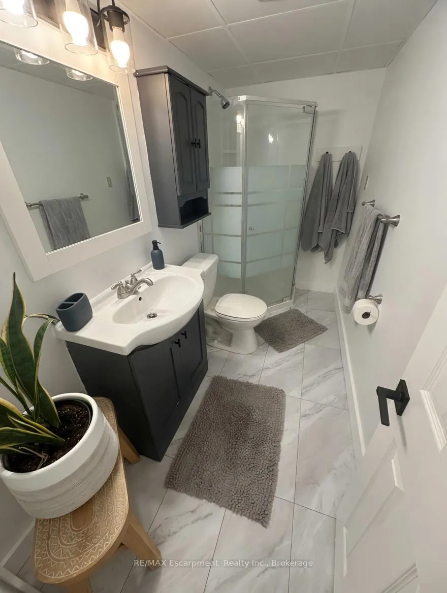 Photo 13 of 8383 Mundare Crescent, Niagara Falls, Chippawa — HOMEH