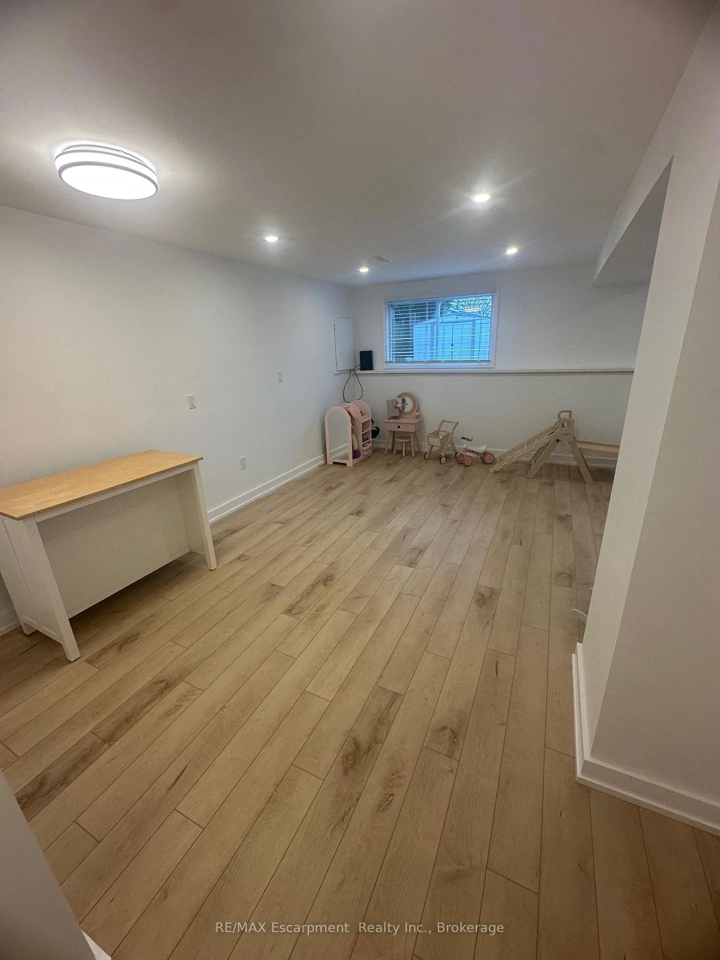 Photo 18 of 8383 Mundare Crescent, Niagara Falls, Chippawa — HOMEH