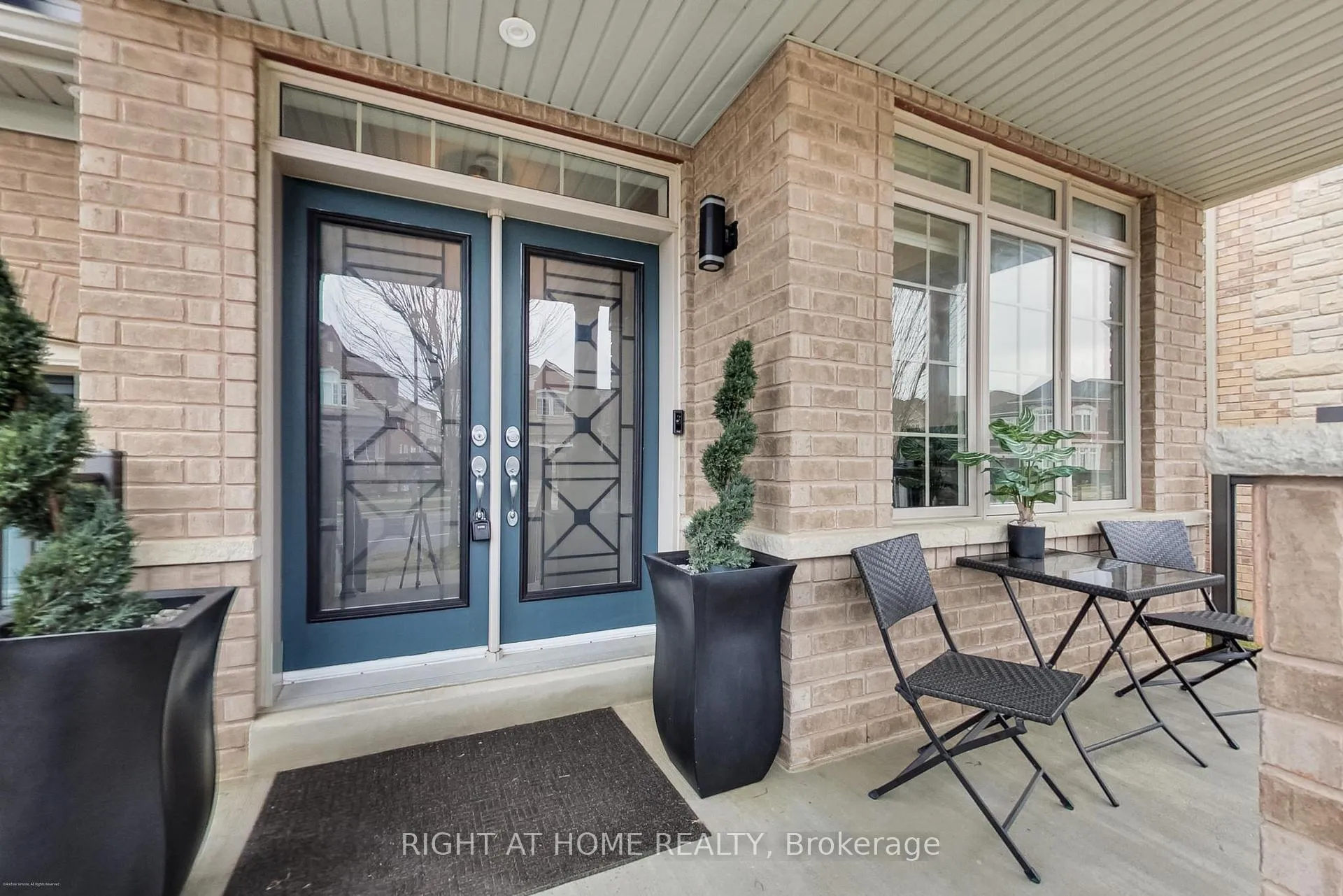 Photo 2 of 571 Dougall Avenue, Caledon, Rural Caledon — HOMEH