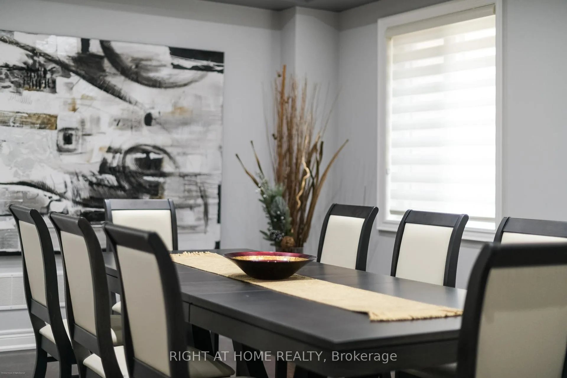 Photo 5 of 571 Dougall Avenue, Caledon, Rural Caledon — HOMEH