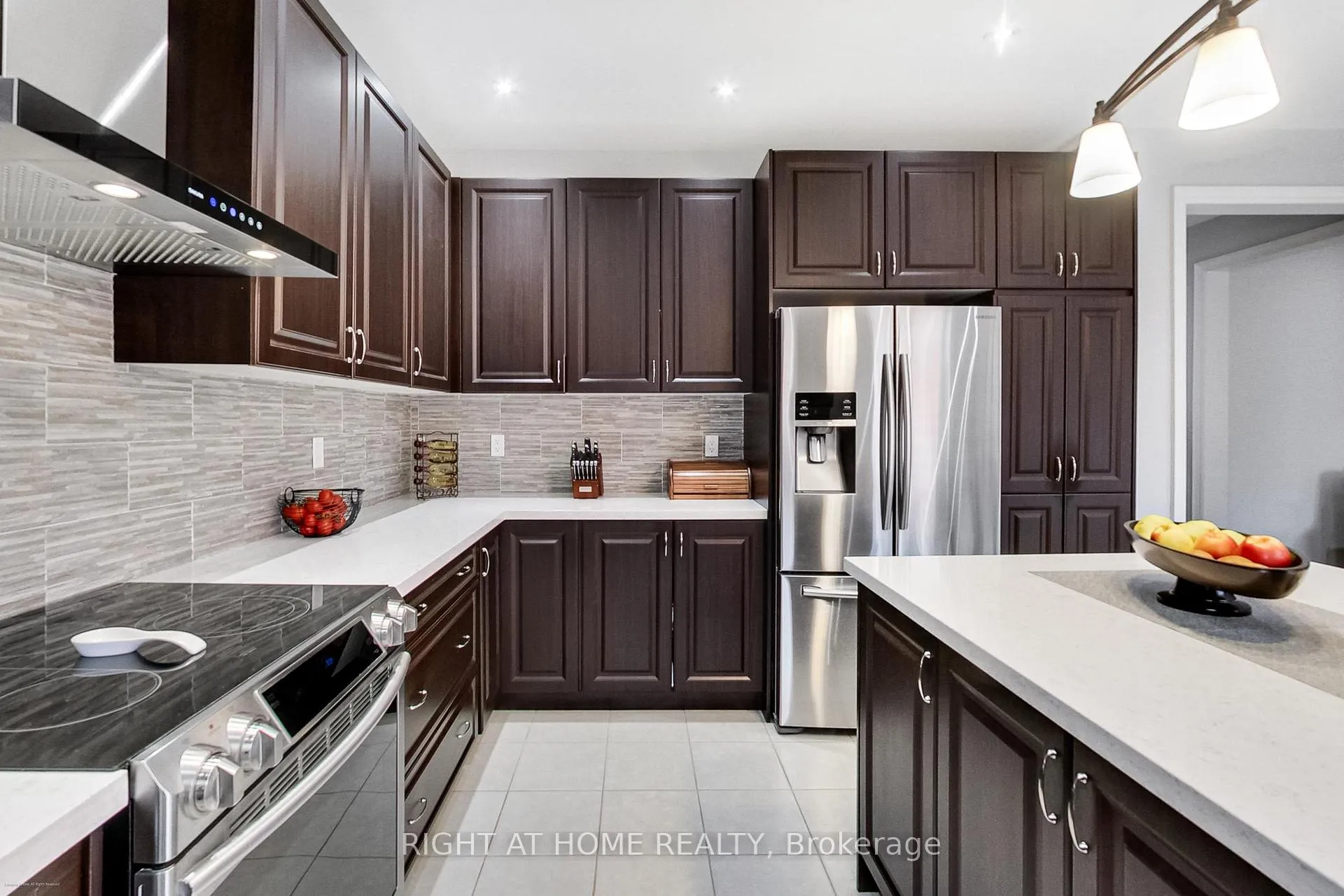 Photo 9 of 571 Dougall Avenue, Caledon, Rural Caledon — HOMEH