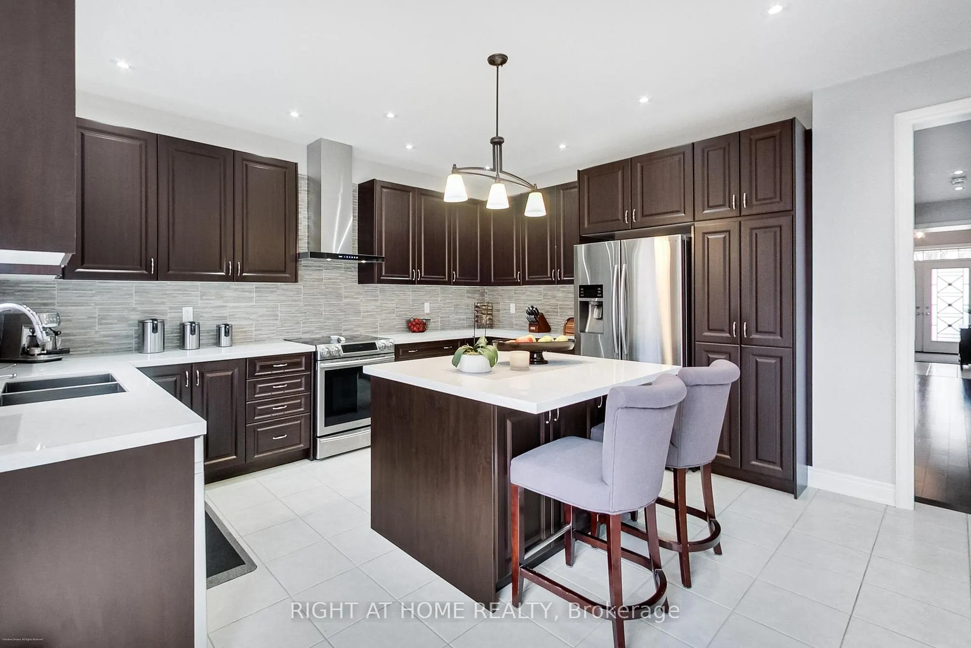 Photo 10 of 571 Dougall Avenue, Caledon, Rural Caledon — HOMEH