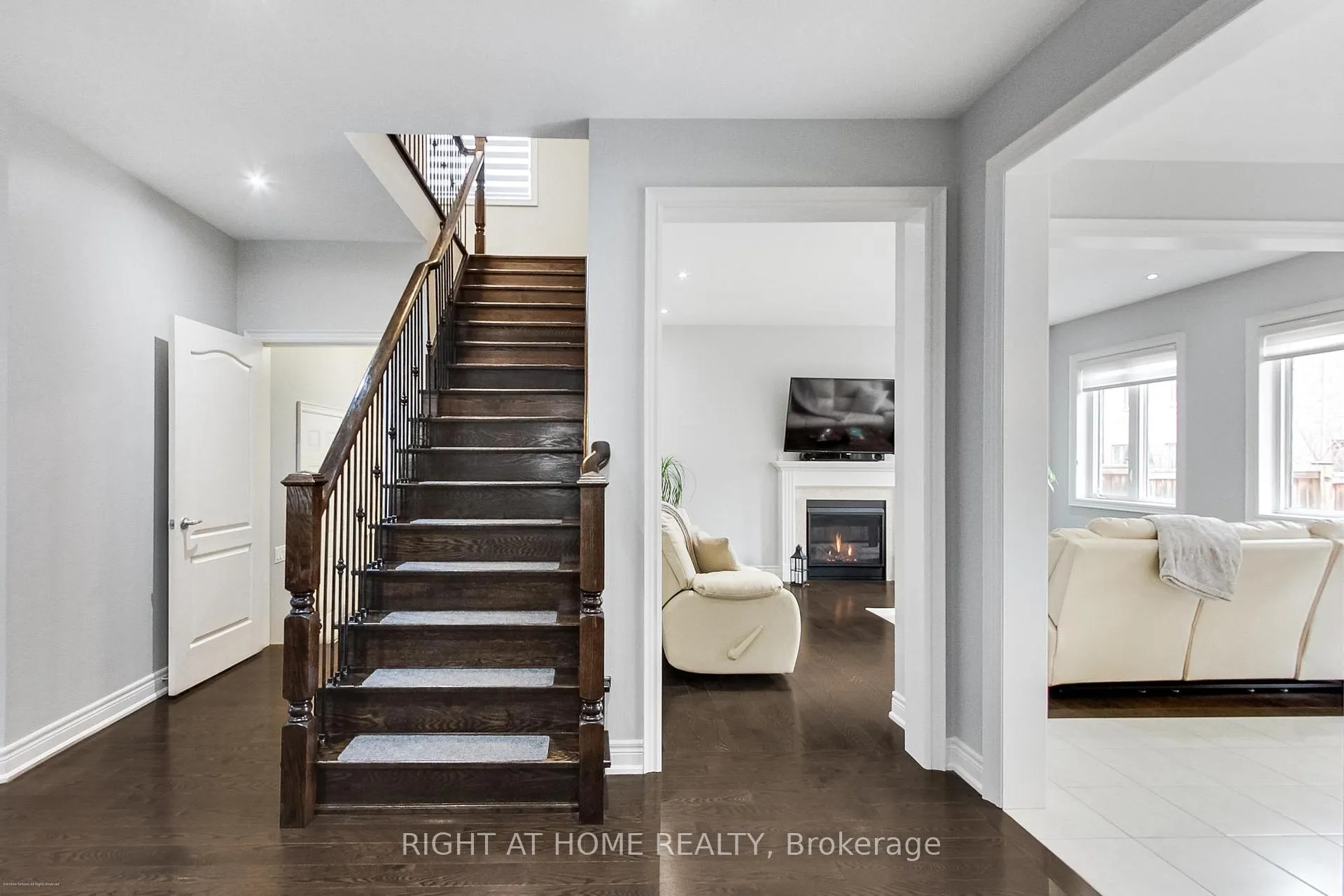 Photo 11 of 571 Dougall Avenue, Caledon, Rural Caledon — HOMEH