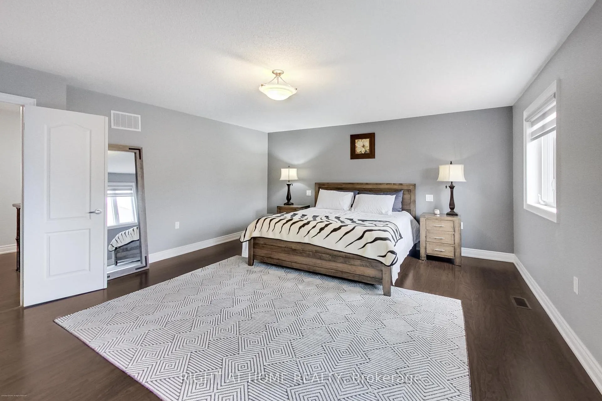 Photo 16 of 571 Dougall Avenue, Caledon, Rural Caledon — HOMEH
