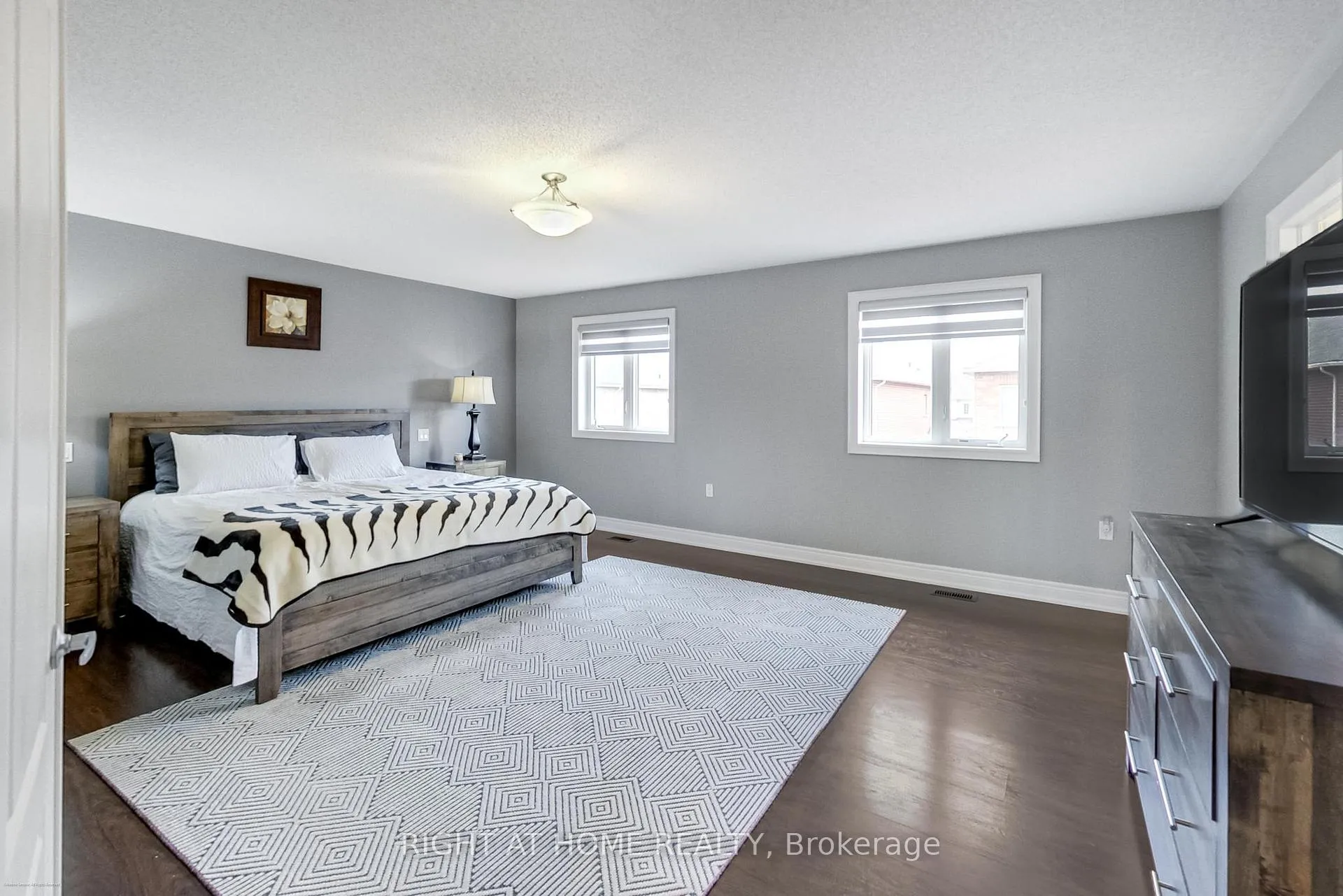 Photo 17 of 571 Dougall Avenue, Caledon, Rural Caledon — HOMEH