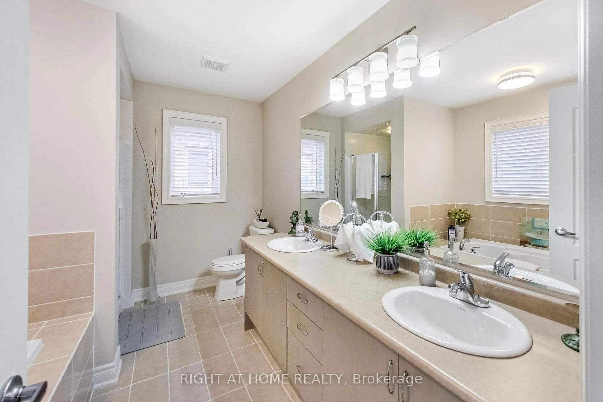 Photo 18 of 571 Dougall Avenue, Caledon, Rural Caledon — HOMEH