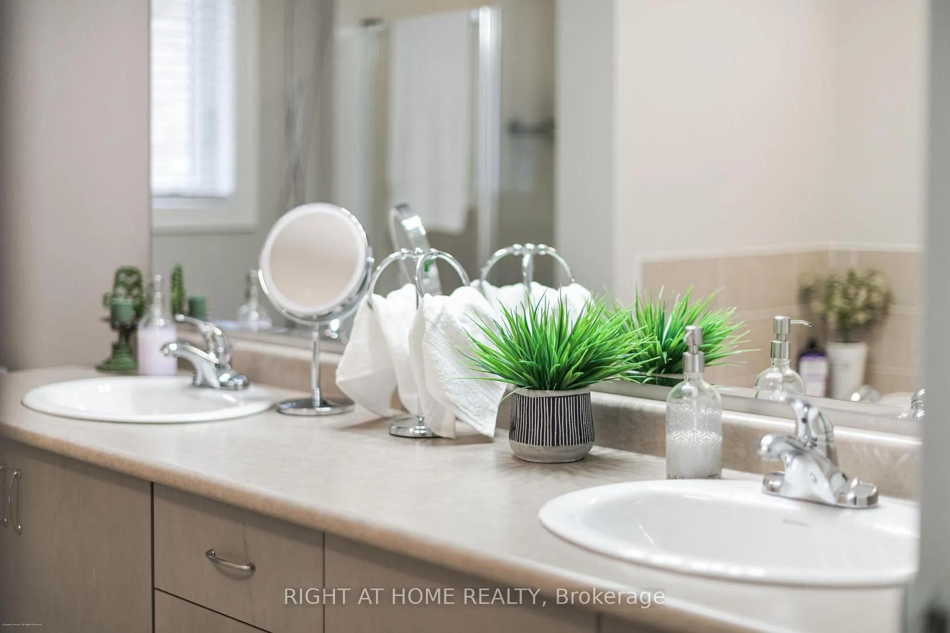 Photo 19 of 571 Dougall Avenue, Caledon, Rural Caledon — HOMEH