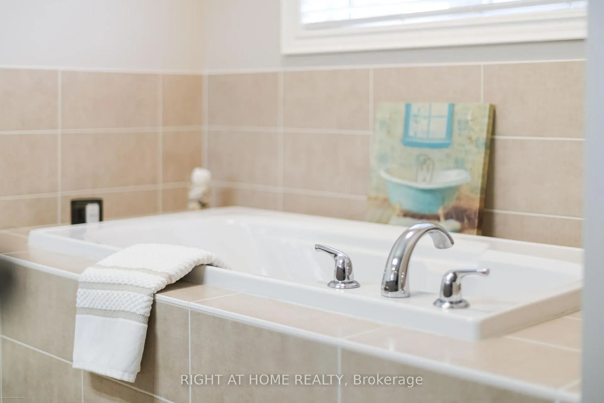 Photo 20 of 571 Dougall Avenue, Caledon, Rural Caledon — HOMEH