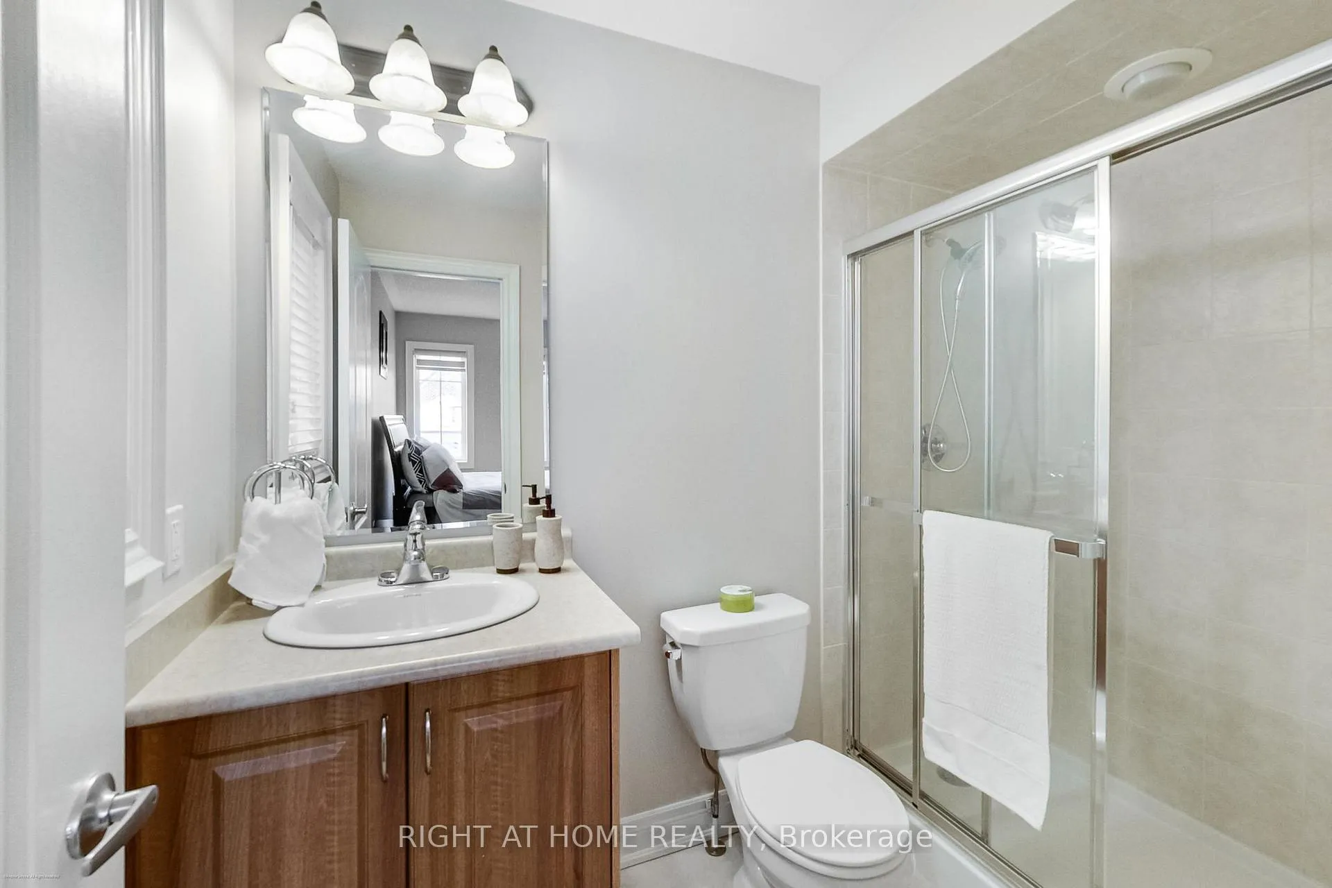 Photo 22 of 571 Dougall Avenue, Caledon, Rural Caledon — HOMEH