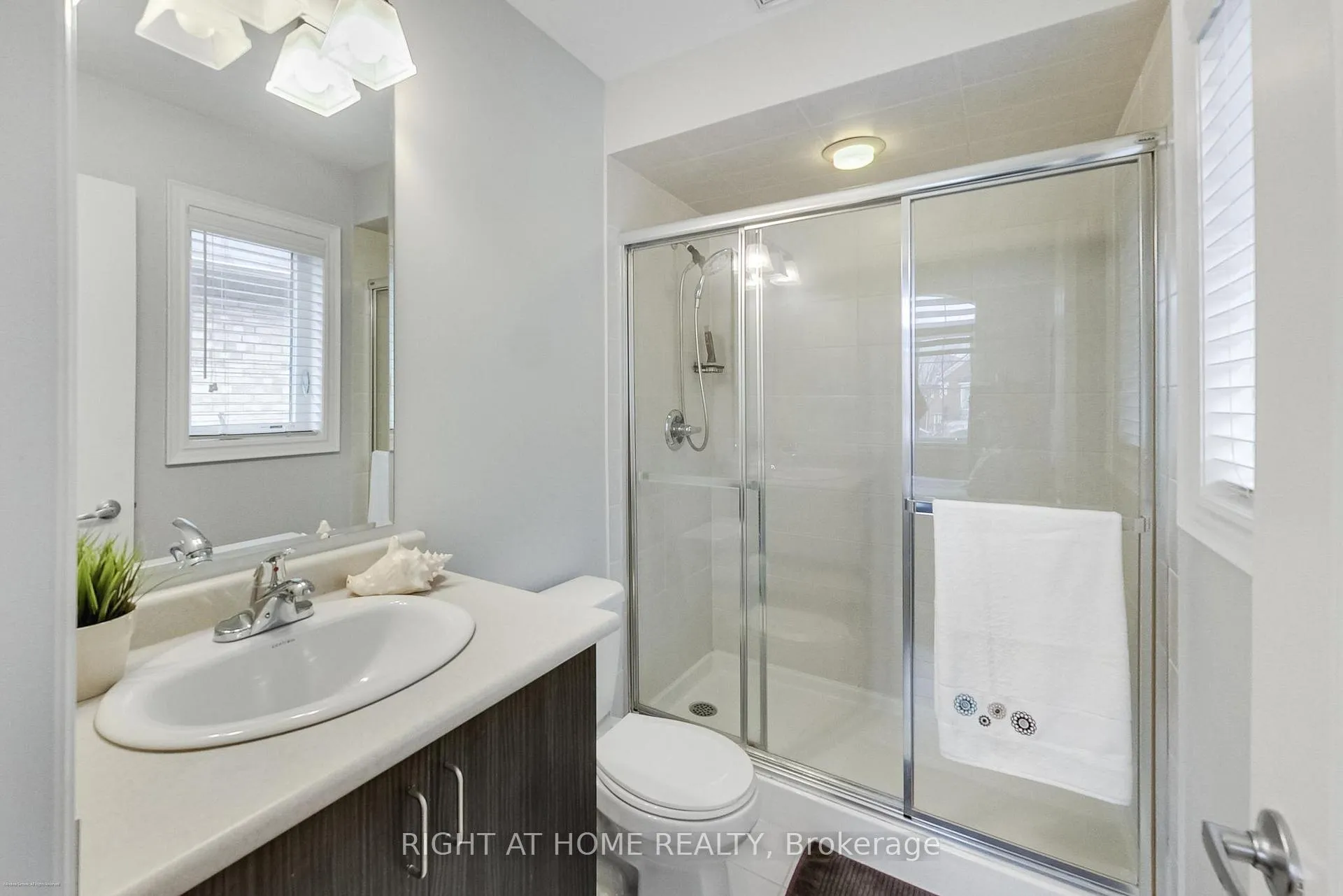 Photo 24 of 571 Dougall Avenue, Caledon, Rural Caledon — HOMEH