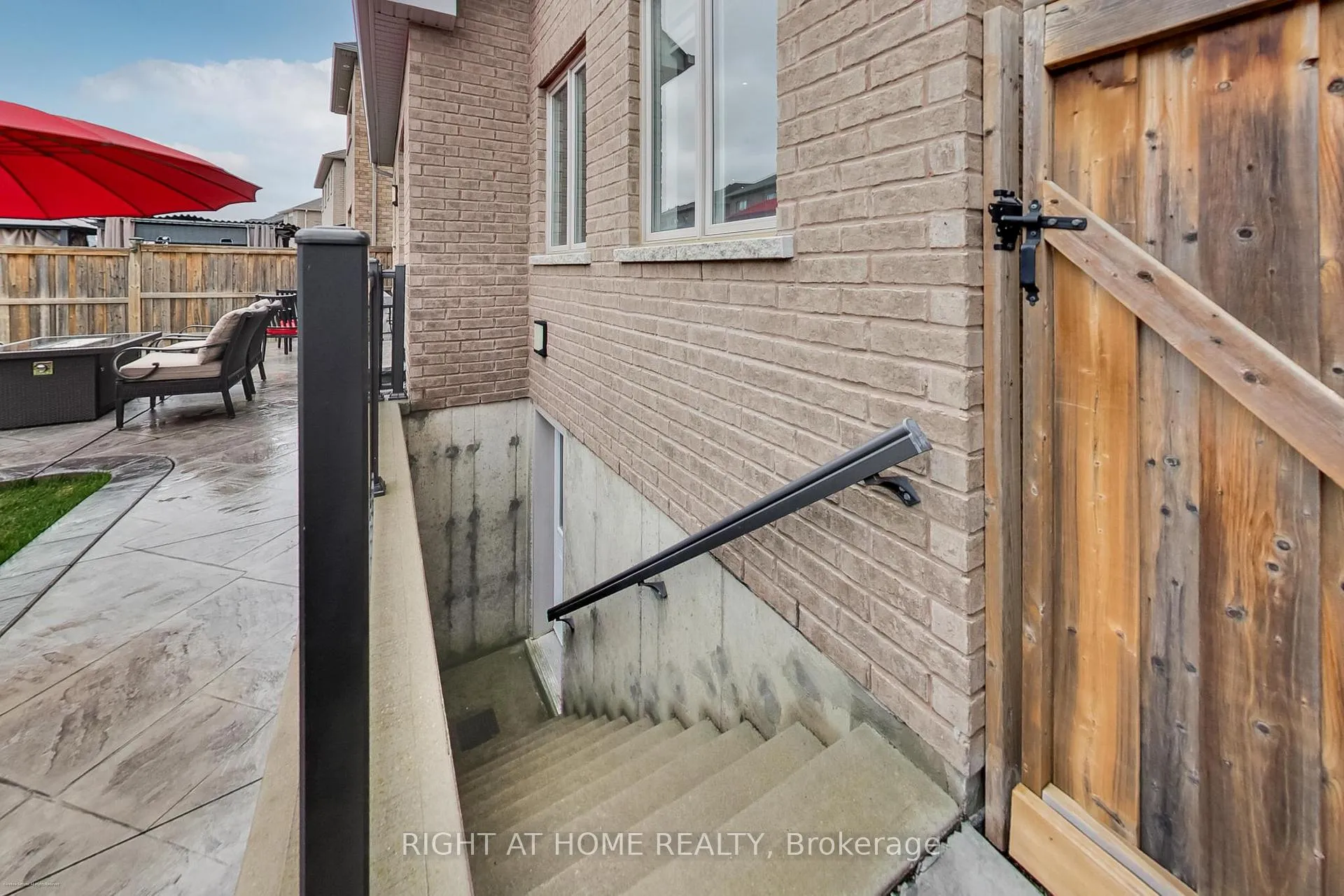 Photo 31 of 571 Dougall Avenue, Caledon, Rural Caledon — HOMEH