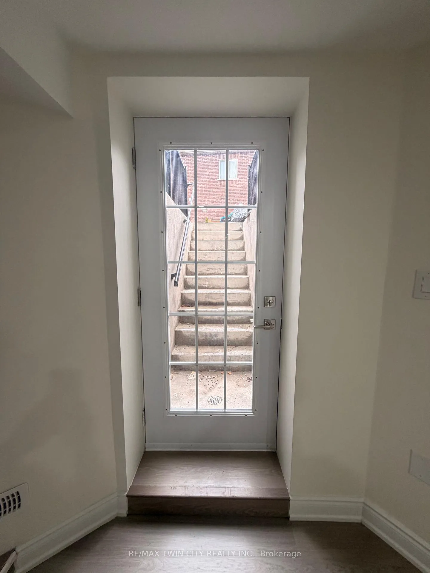 Photo 2 of 1- 420 Hincks Drive, Milton, Clarke — HOMEH