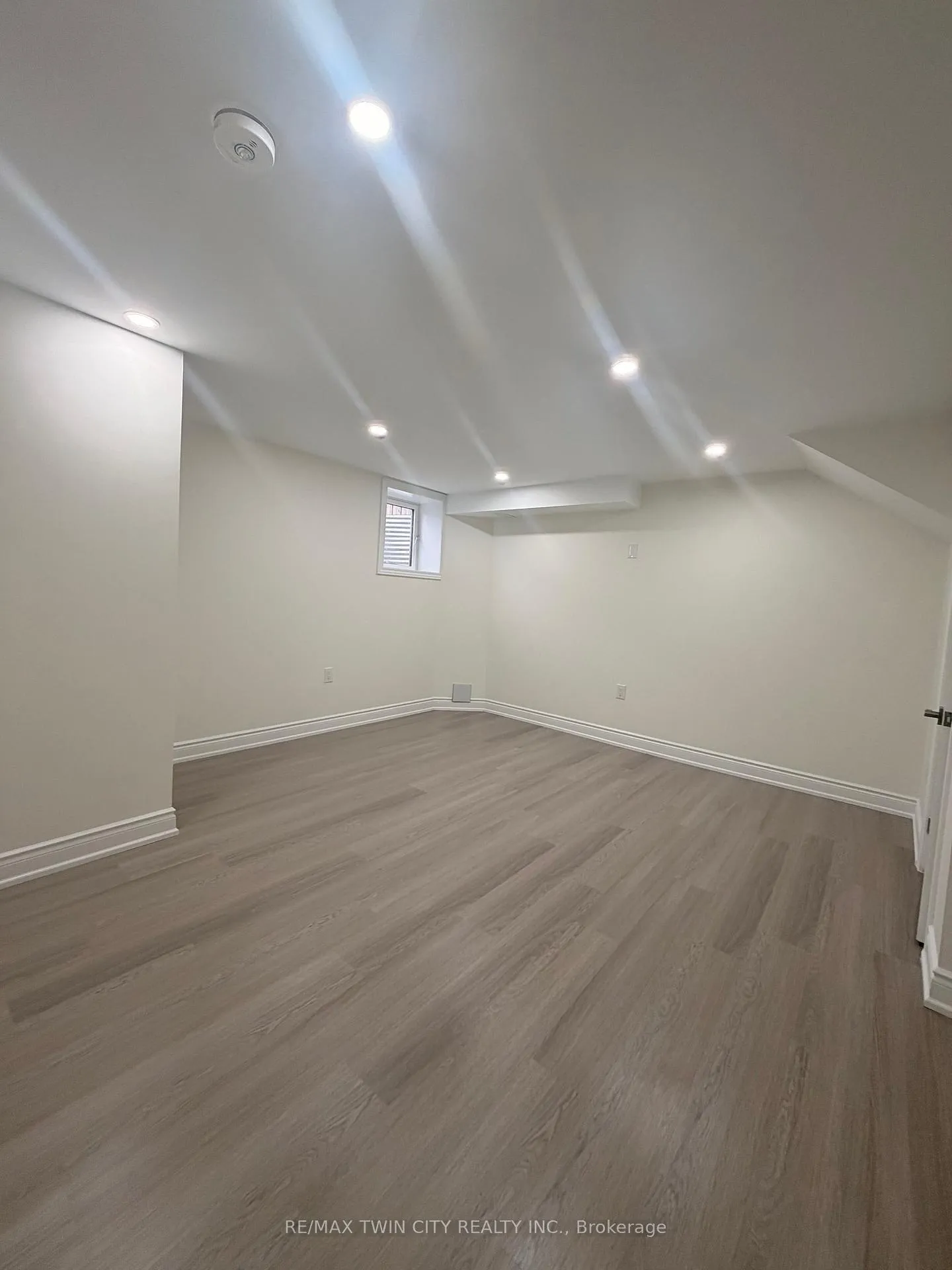 Photo 5 of 1- 420 Hincks Drive, Milton, Clarke — HOMEH