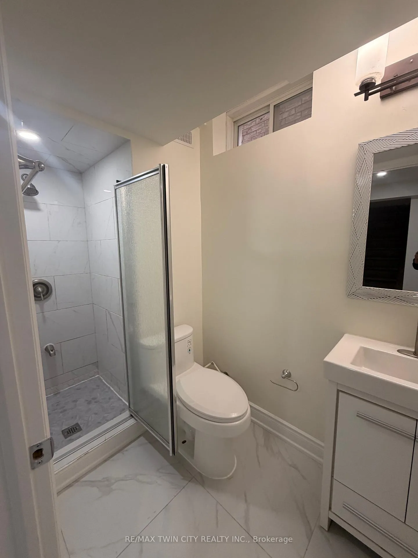 Photo 8 of 1- 420 Hincks Drive, Milton, Clarke — HOMEH