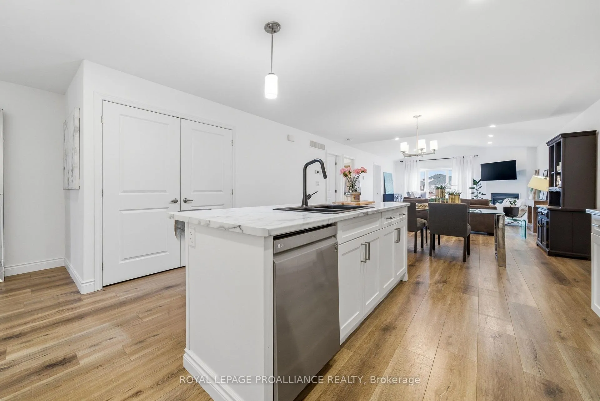 Photo 9 of 100 Dewal Place, Belleville, Belleville Ward — HOMEH