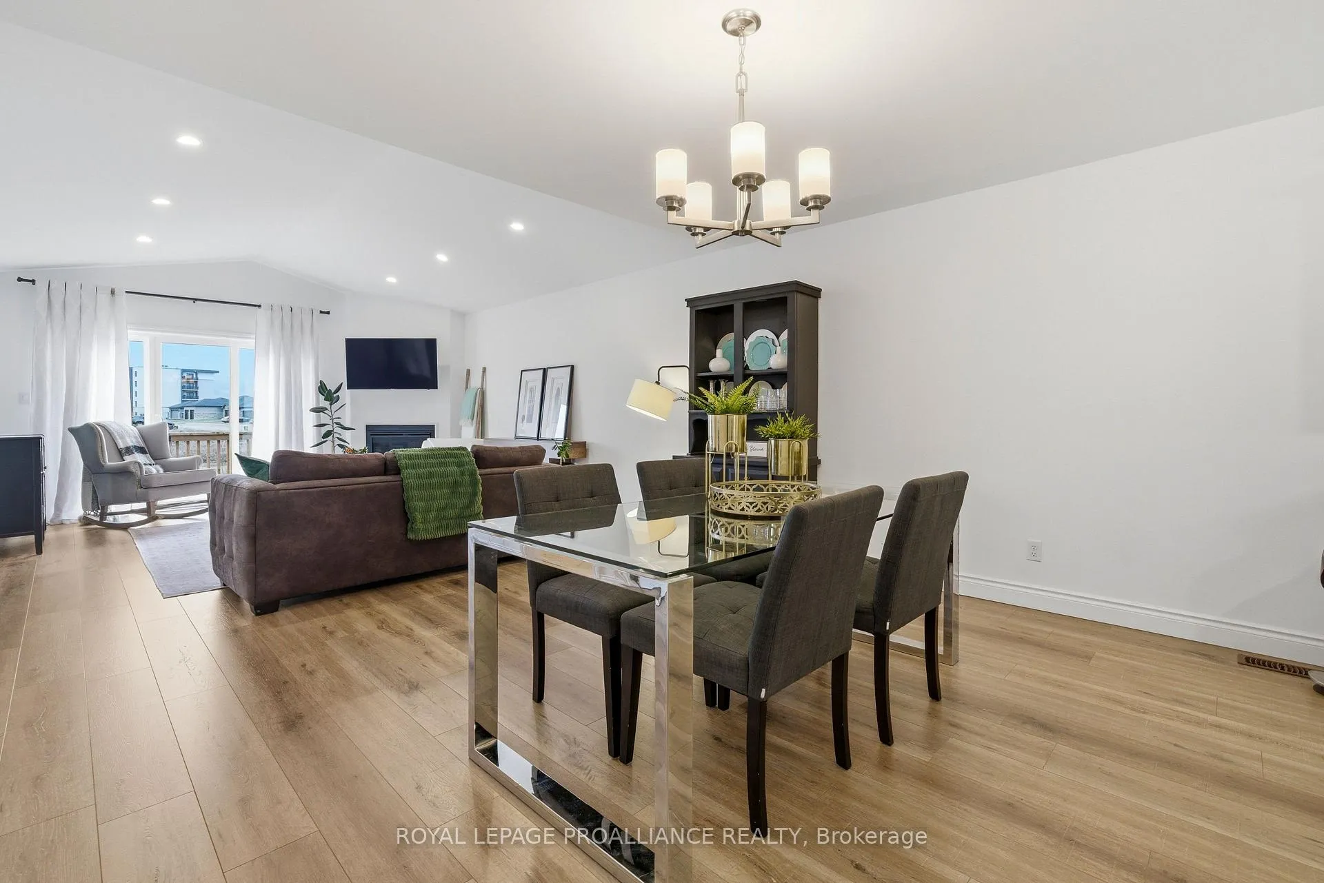 Photo 10 of 100 Dewal Place, Belleville, Belleville Ward — HOMEH