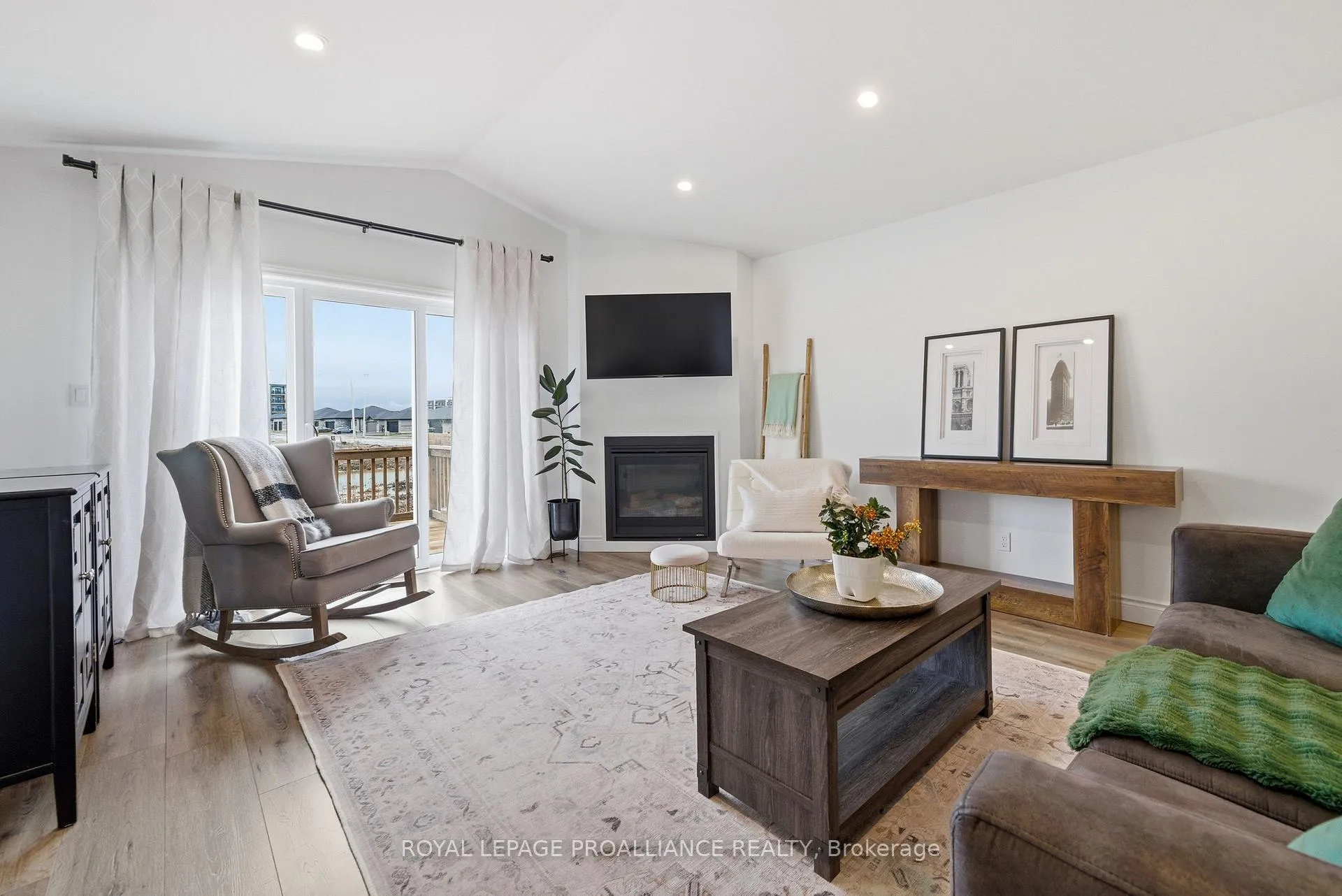Photo 14 of 100 Dewal Place, Belleville, Belleville Ward — HOMEH