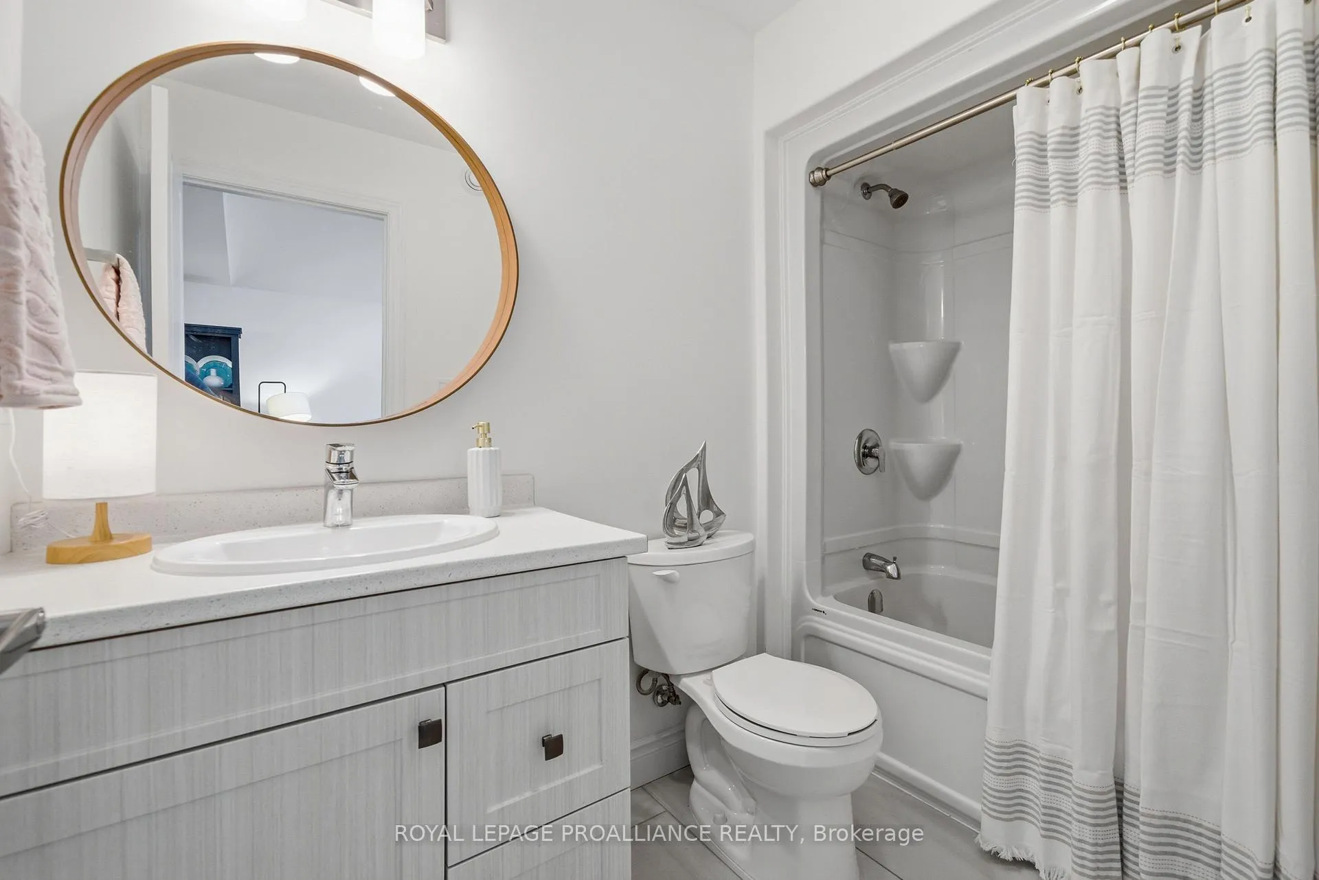 Photo 19 of 100 Dewal Place, Belleville, Belleville Ward — HOMEH
