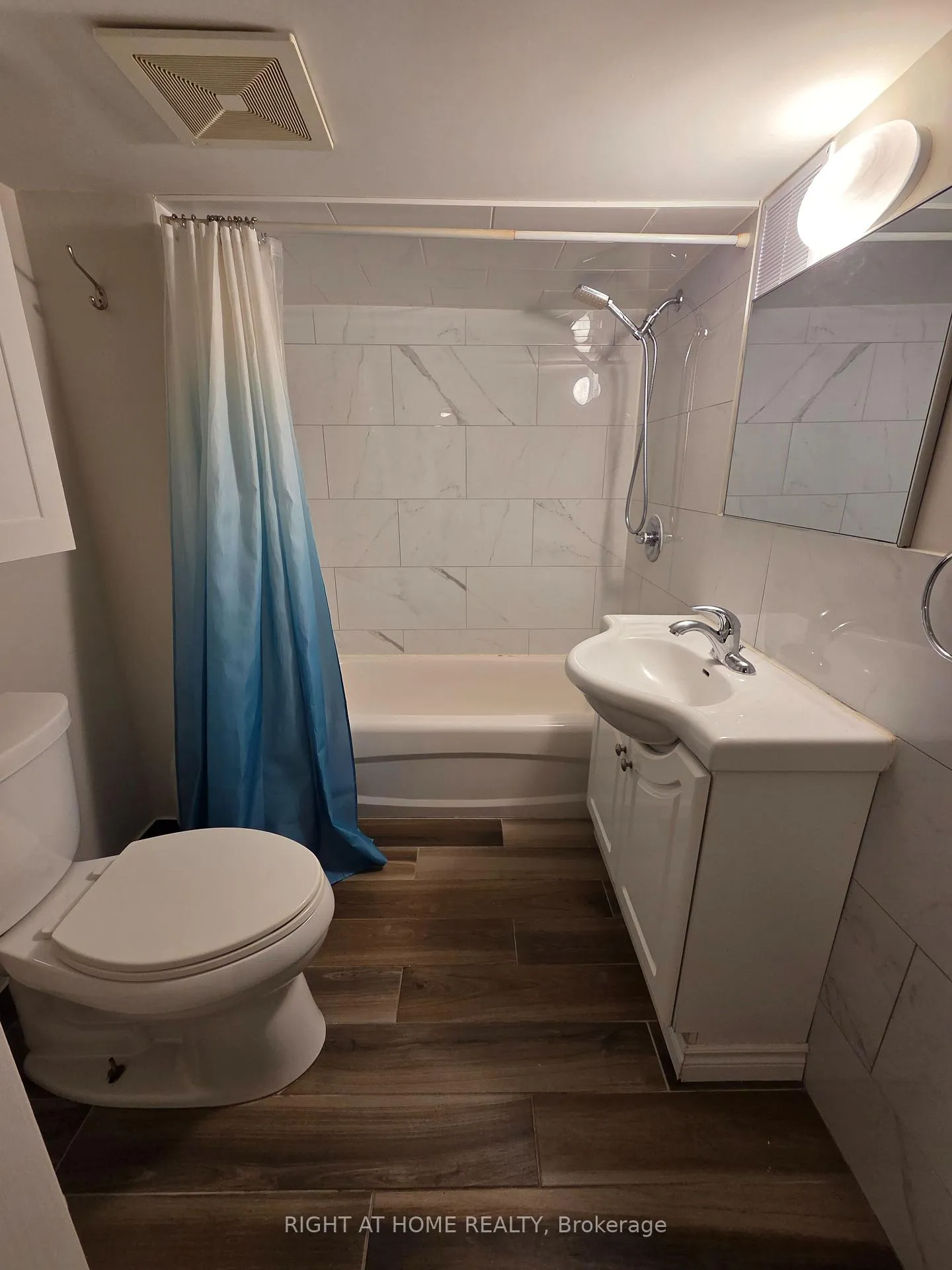 Photo 2 of Unit 1, 298 Emerald Street N, Hamilton, Landsdale — HOMEH