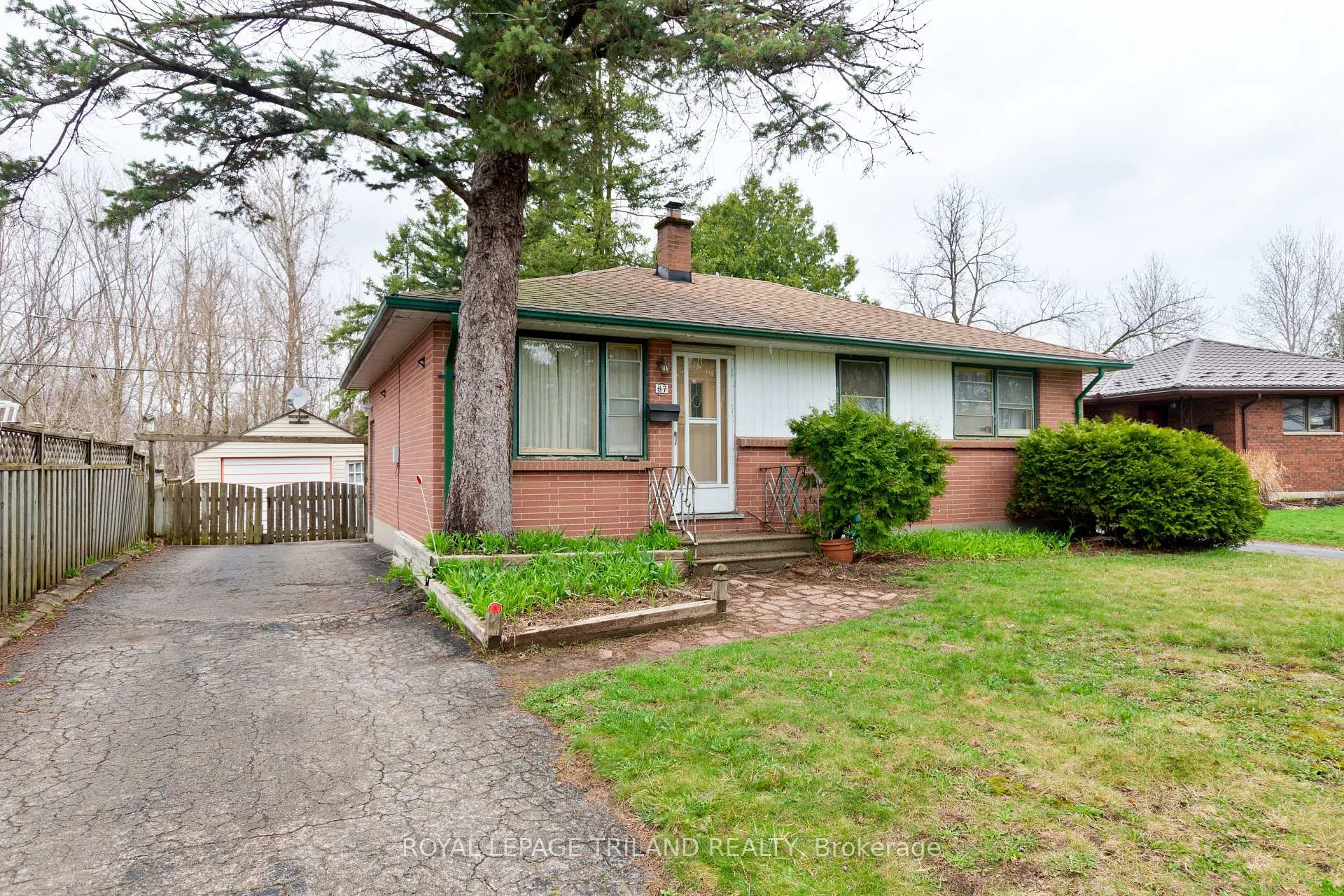 Photo 1 of 87 Arcadia Crescent, London, East O — HOMEH