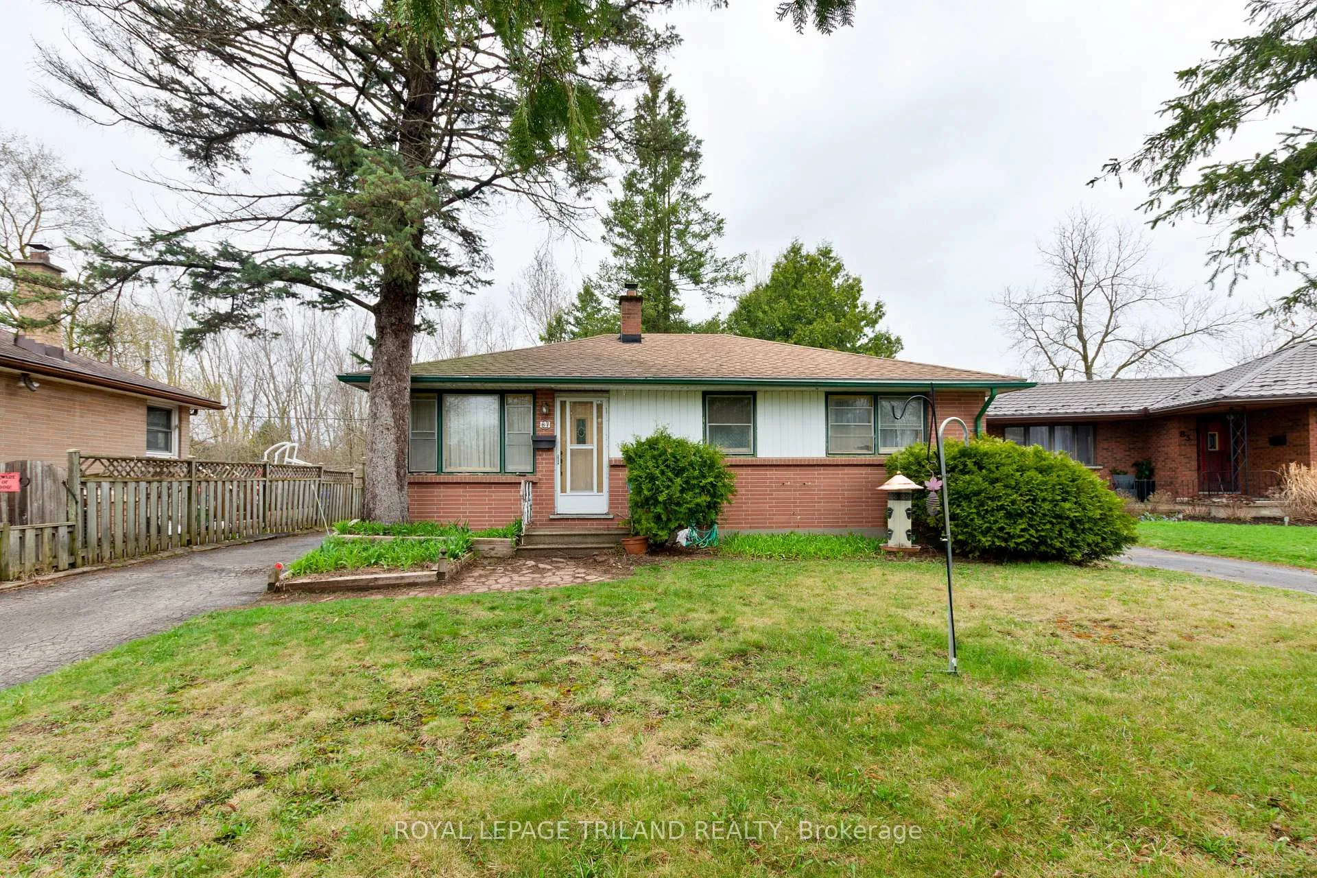 Photo 2 of 87 Arcadia Crescent, London, East O — HOMEH