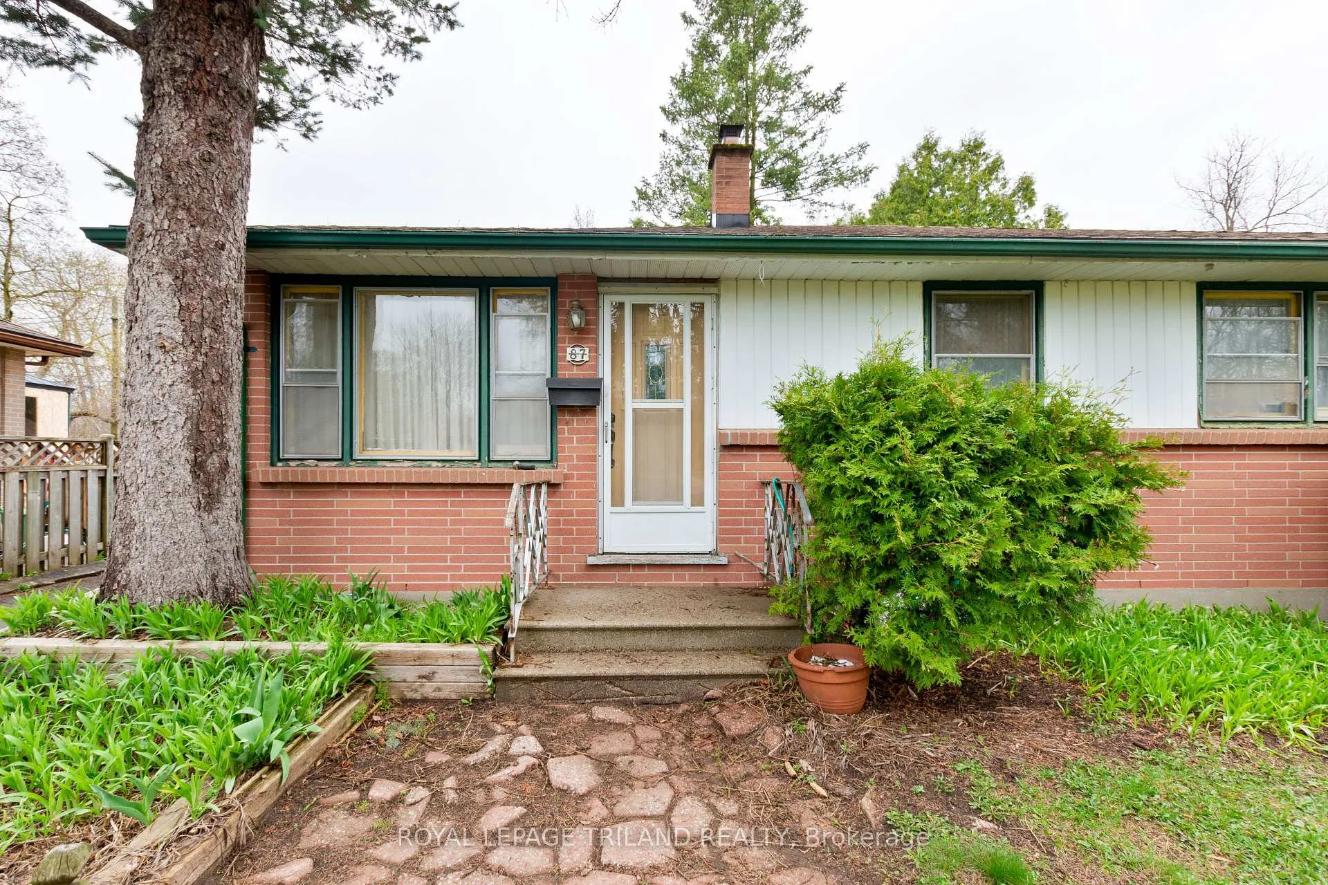 Photo 3 of 87 Arcadia Crescent, London, East O — HOMEH