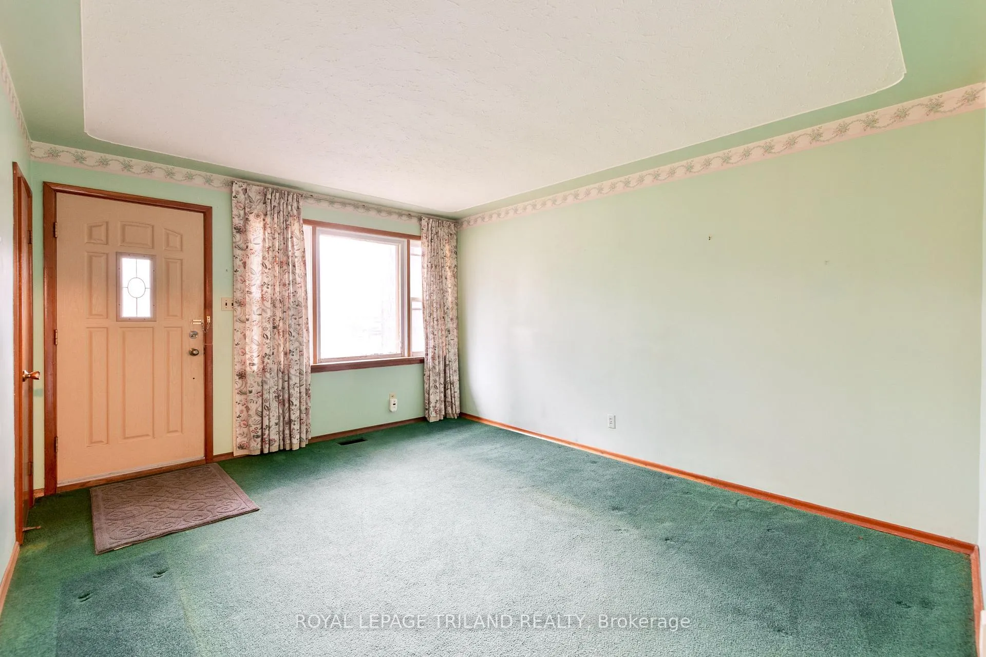Photo 6 of 87 Arcadia Crescent, London, East O — HOMEH