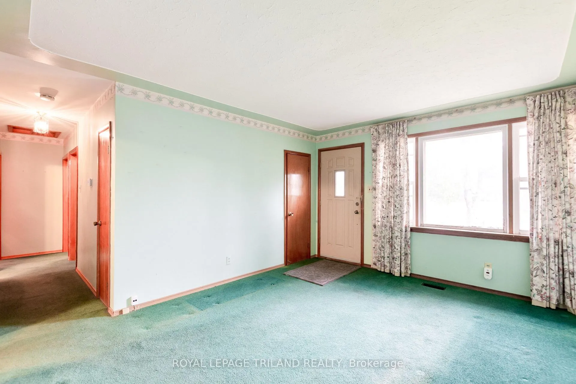 Photo 7 of 87 Arcadia Crescent, London, East O — HOMEH