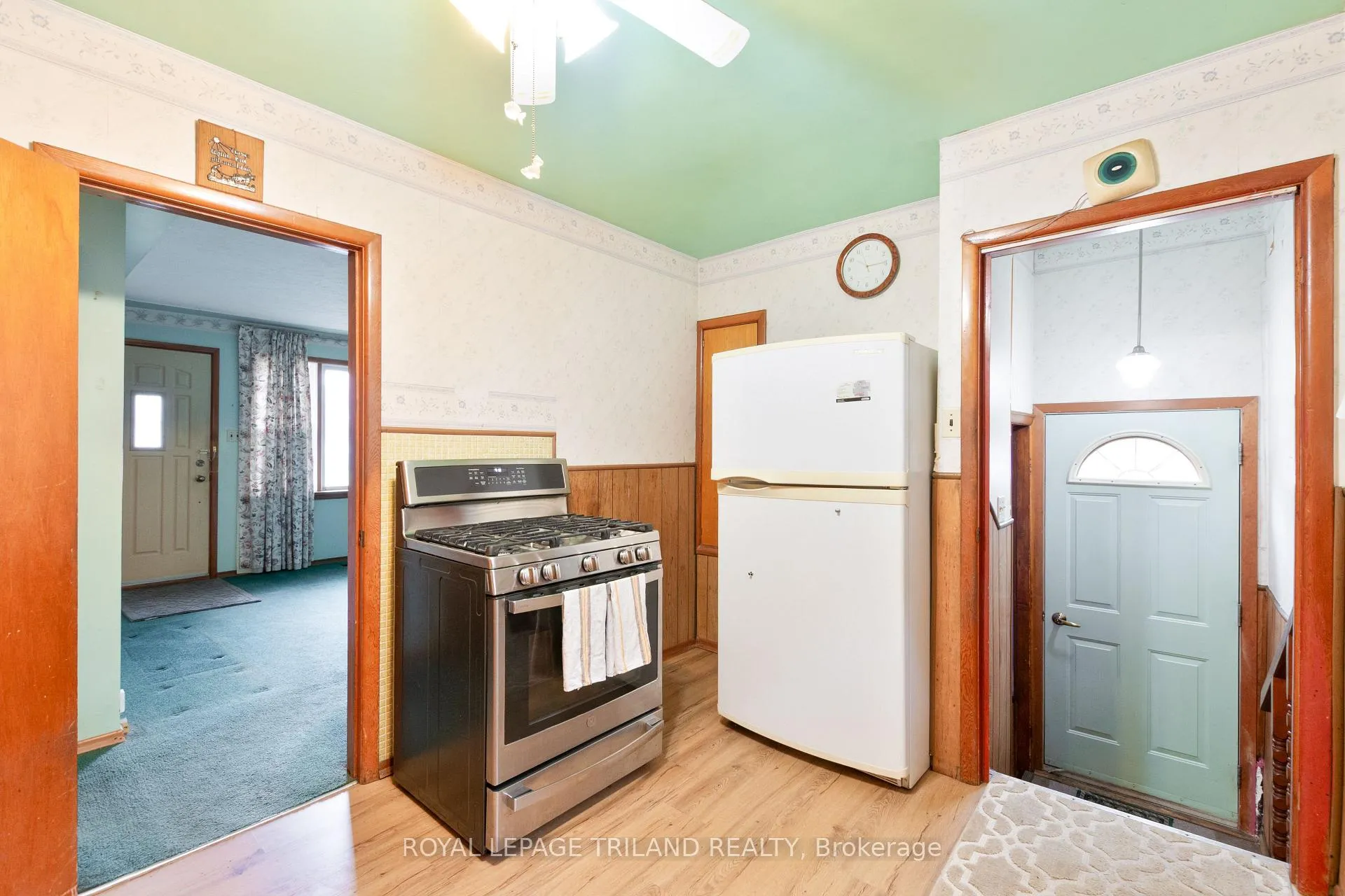 Photo 8 of 87 Arcadia Crescent, London, East O — HOMEH