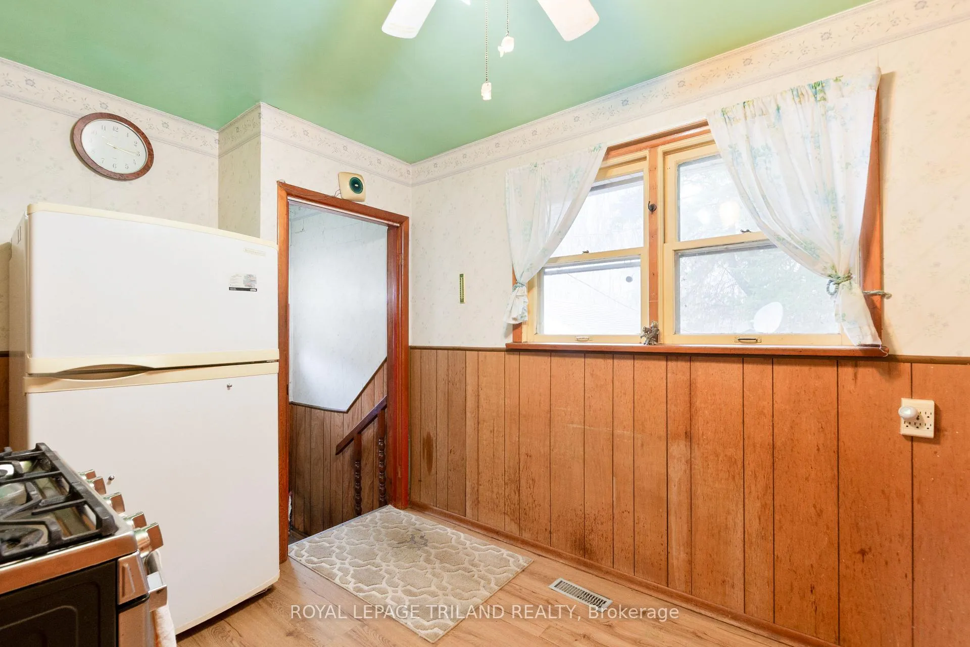 Photo 9 of 87 Arcadia Crescent, London, East O — HOMEH