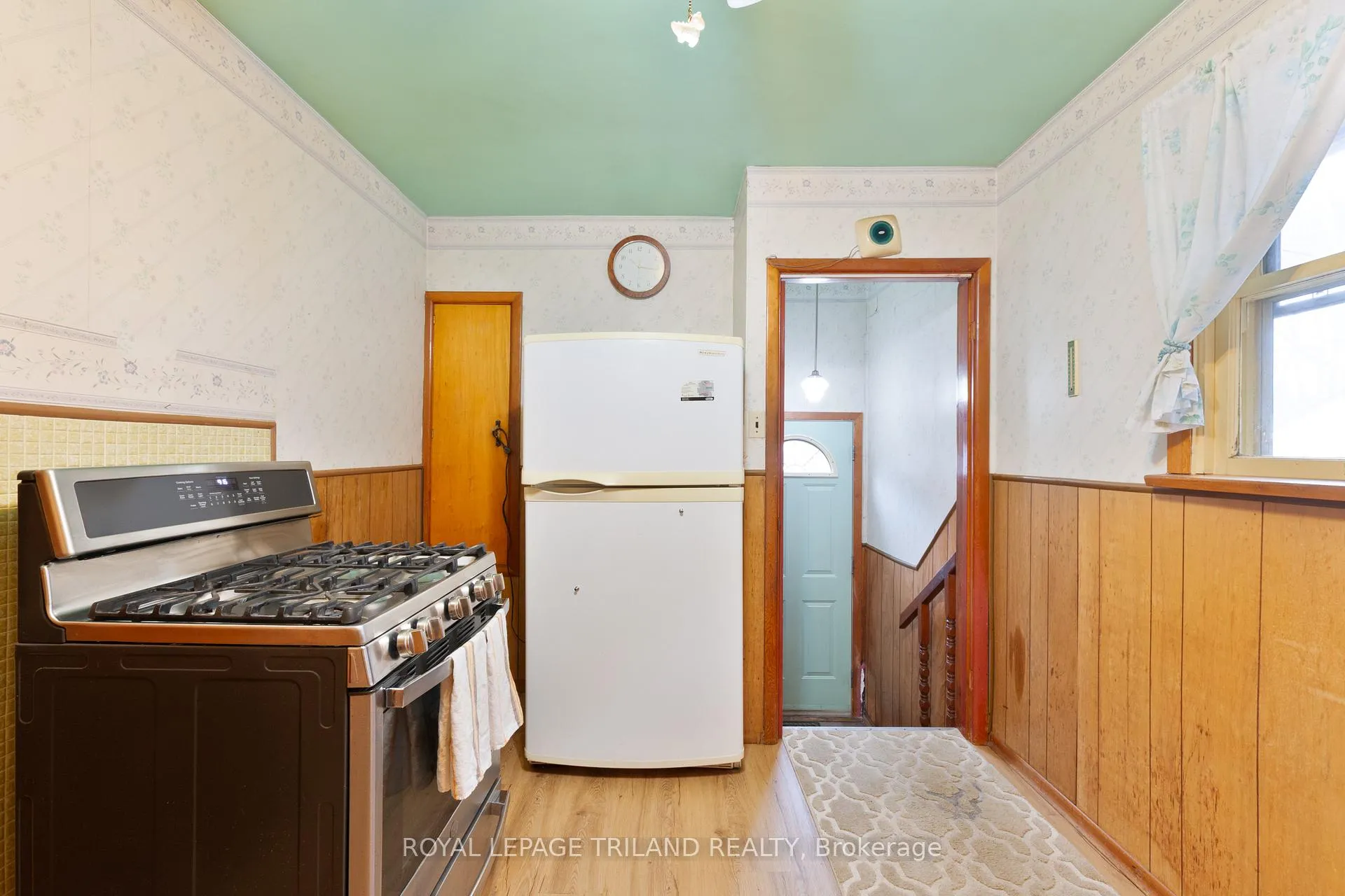 Photo 12 of 87 Arcadia Crescent, London, East O — HOMEH