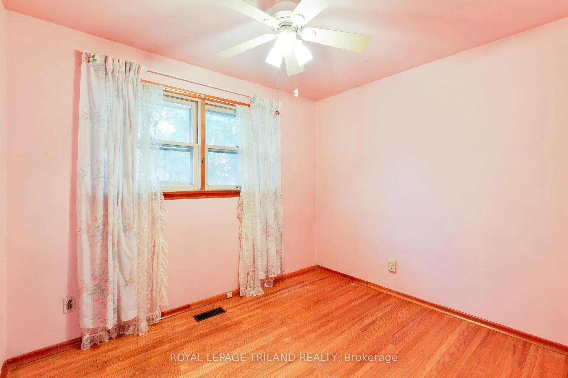 Photo 18 of 87 Arcadia Crescent, London, East O — HOMEH