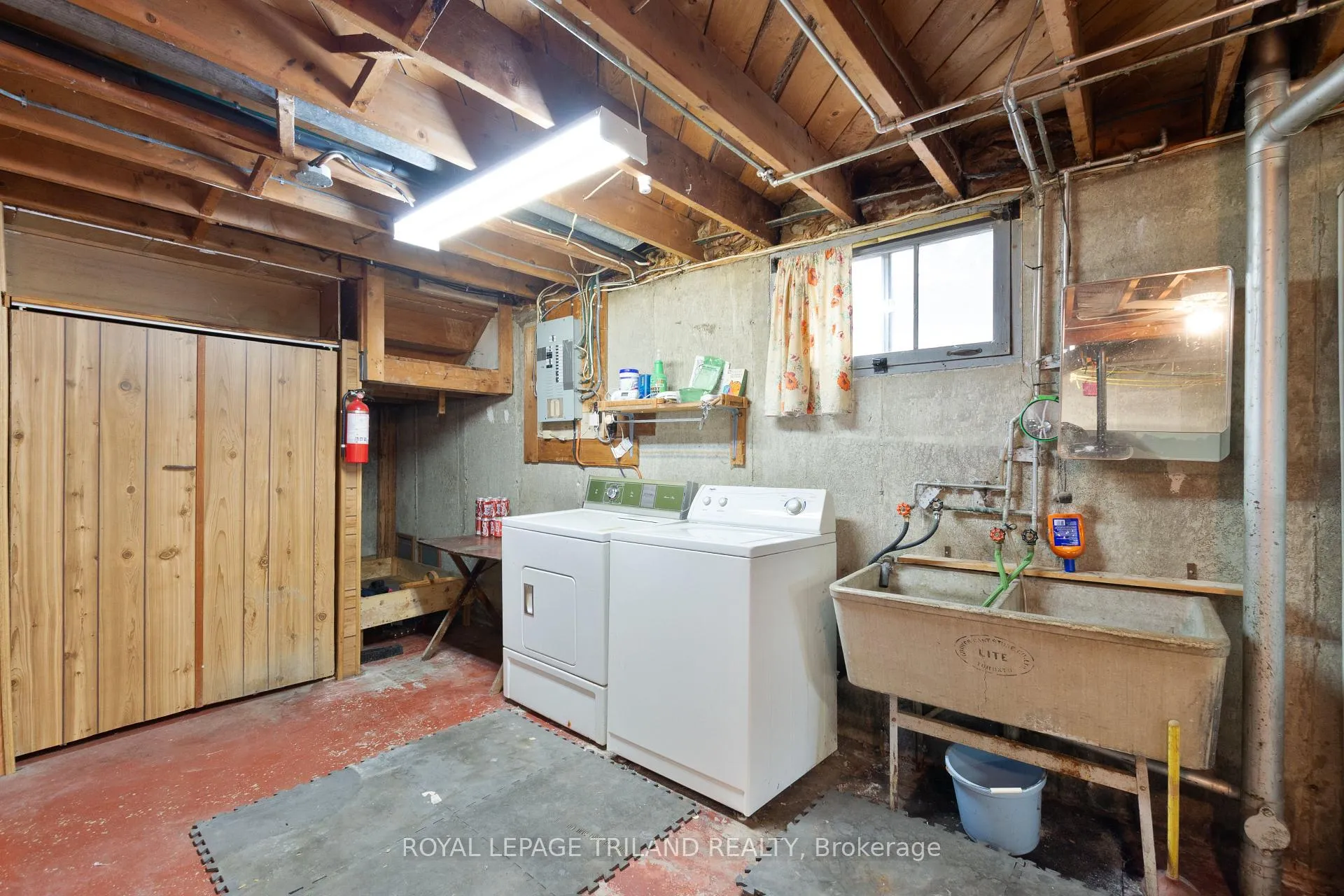 Photo 26 of 87 Arcadia Crescent, London, East O — HOMEH