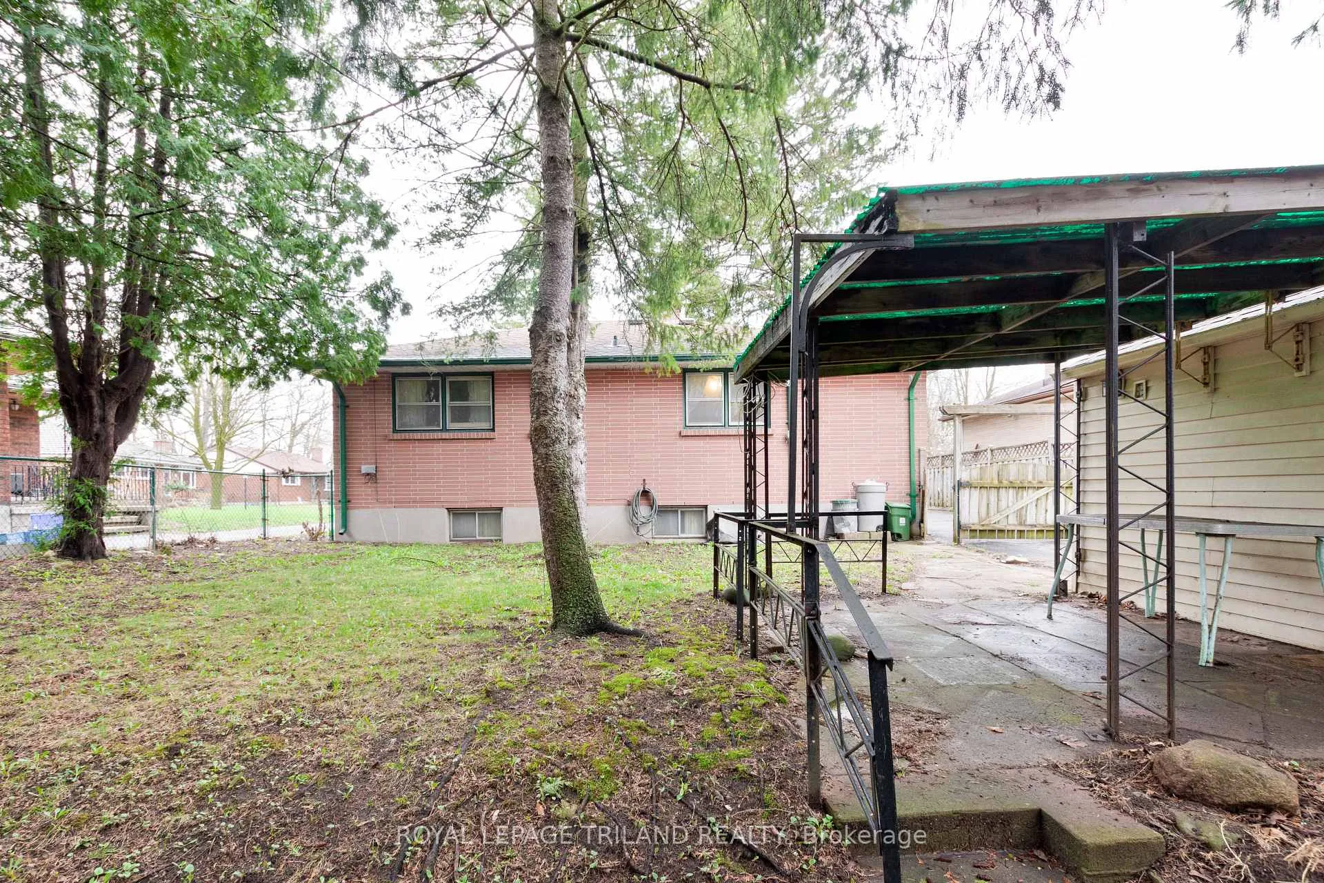 Photo 31 of 87 Arcadia Crescent, London, East O — HOMEH