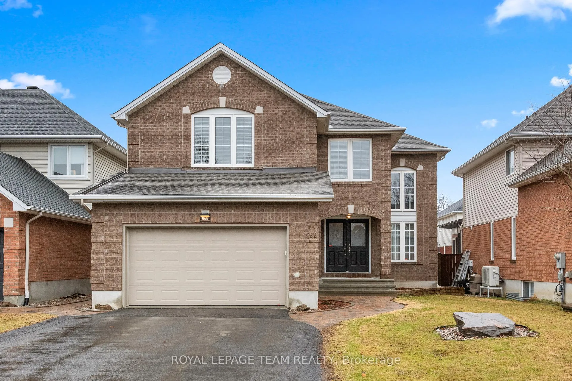 Photo 1 of 844 Giant Cedars Crescent, Ottawa, Riverside South/Gloucester Glen — HOMEH