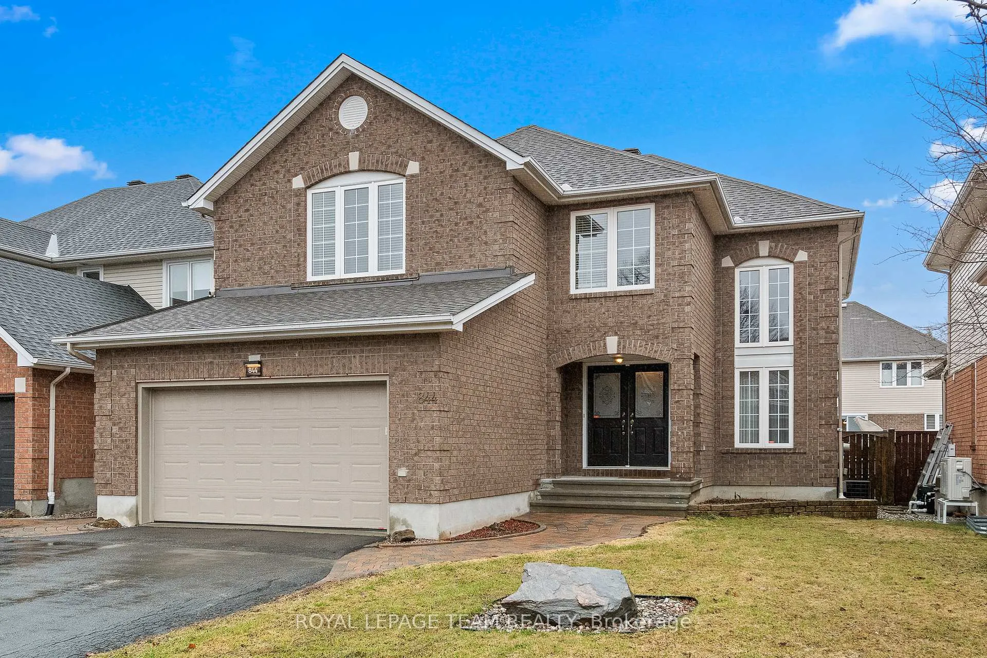 Photo 2 of 844 Giant Cedars Crescent, Ottawa, Riverside South/Gloucester Glen — HOMEH