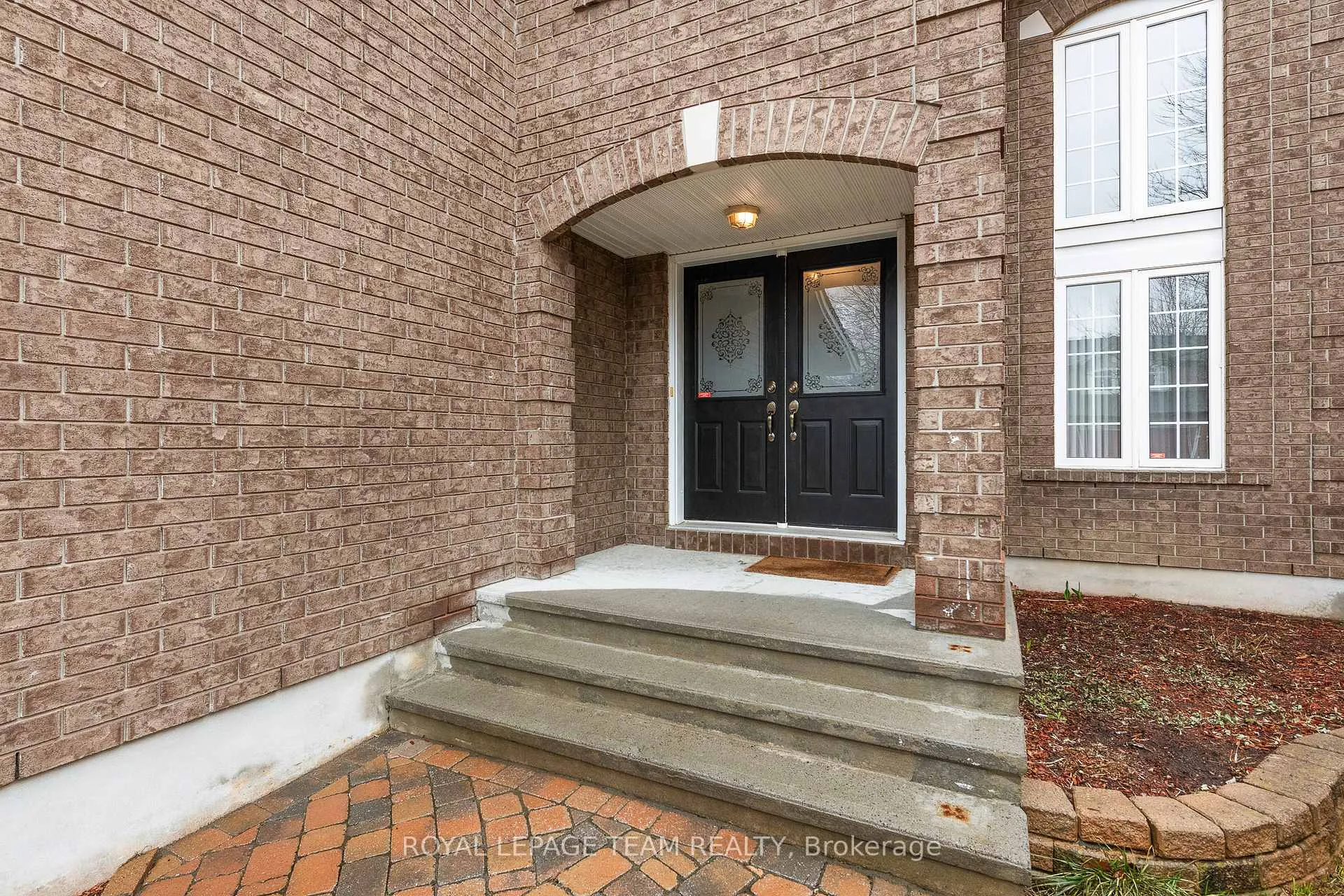 Photo 3 of 844 Giant Cedars Crescent, Ottawa, Riverside South/Gloucester Glen — HOMEH