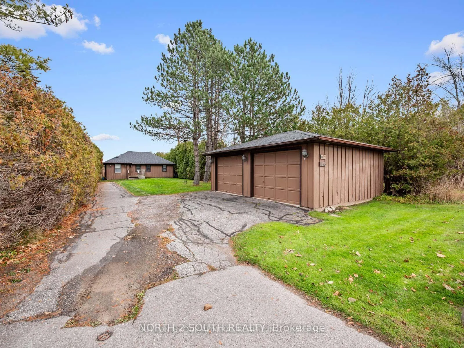 Photo 2 of 1273 Maple Road, Innisfil, Rural Innisfil — HOMEH